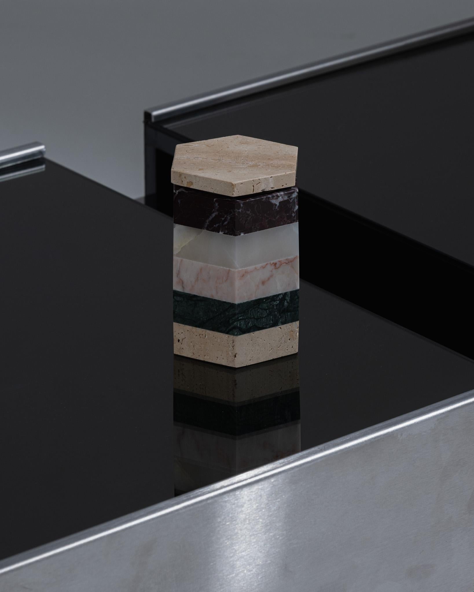 Scented Candle in Marble, Onyx, and Travertine (Französisch) im Angebot