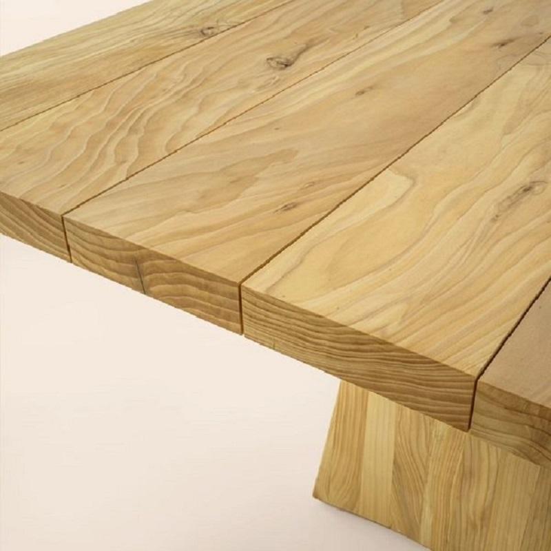italien Table de designer d'extérieur en bois de cèdre scénique, fabriquée en Italie en vente