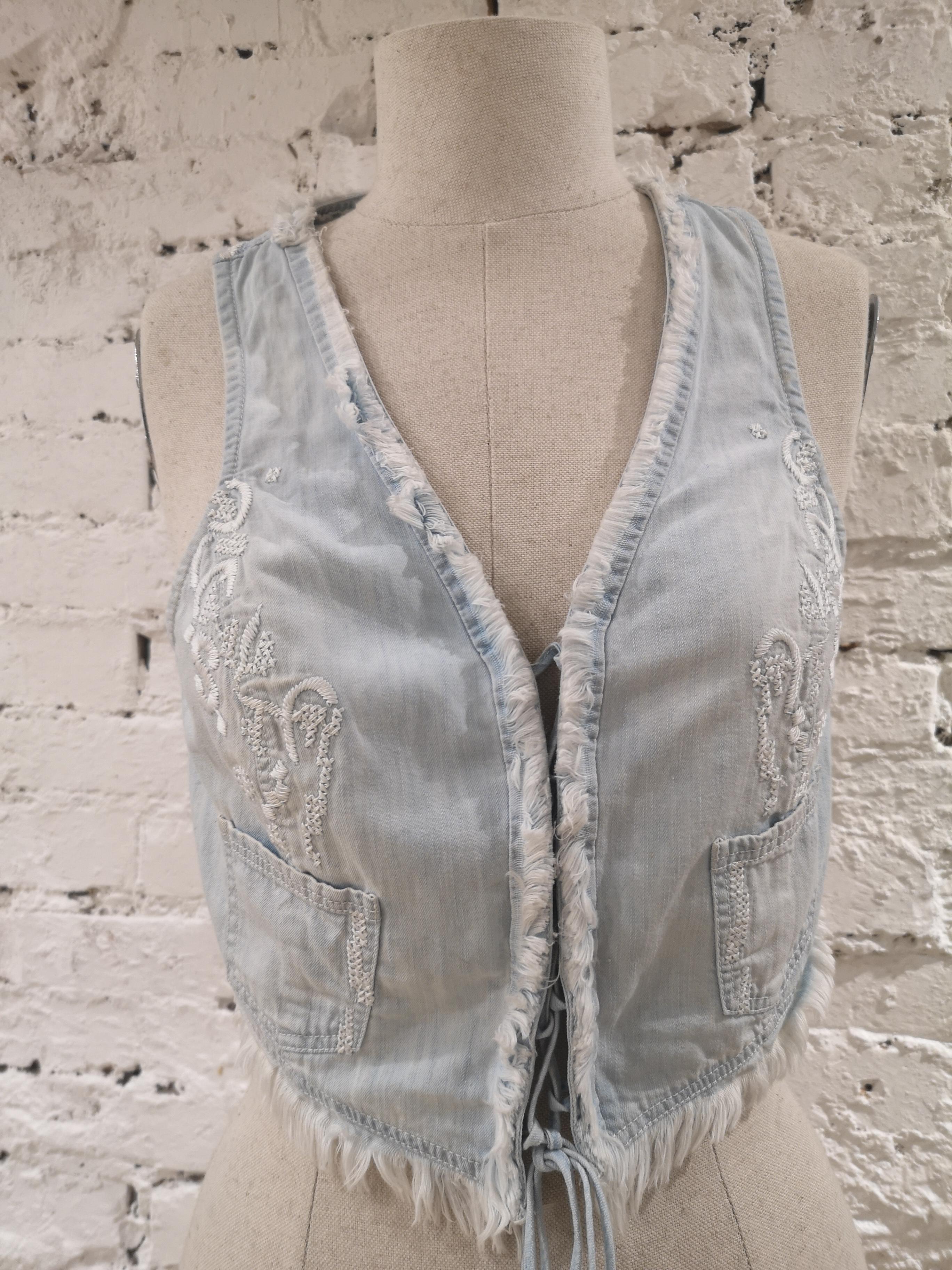 Scervino light blue cotton denim vest
totally made in italy
size 44