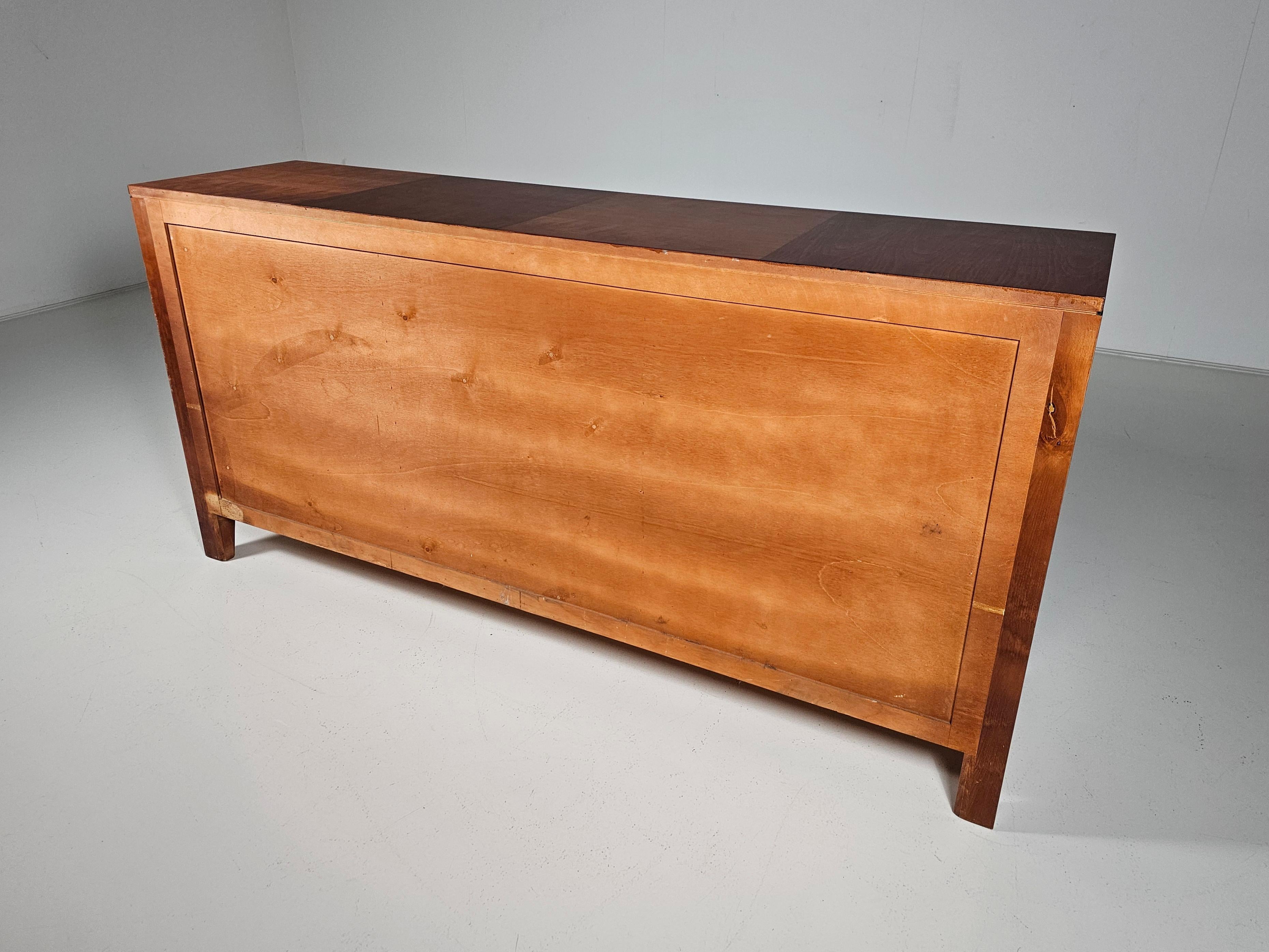 Schacchi sideboard in walnut wood by Morelato Italy, 1970s en vente 7
