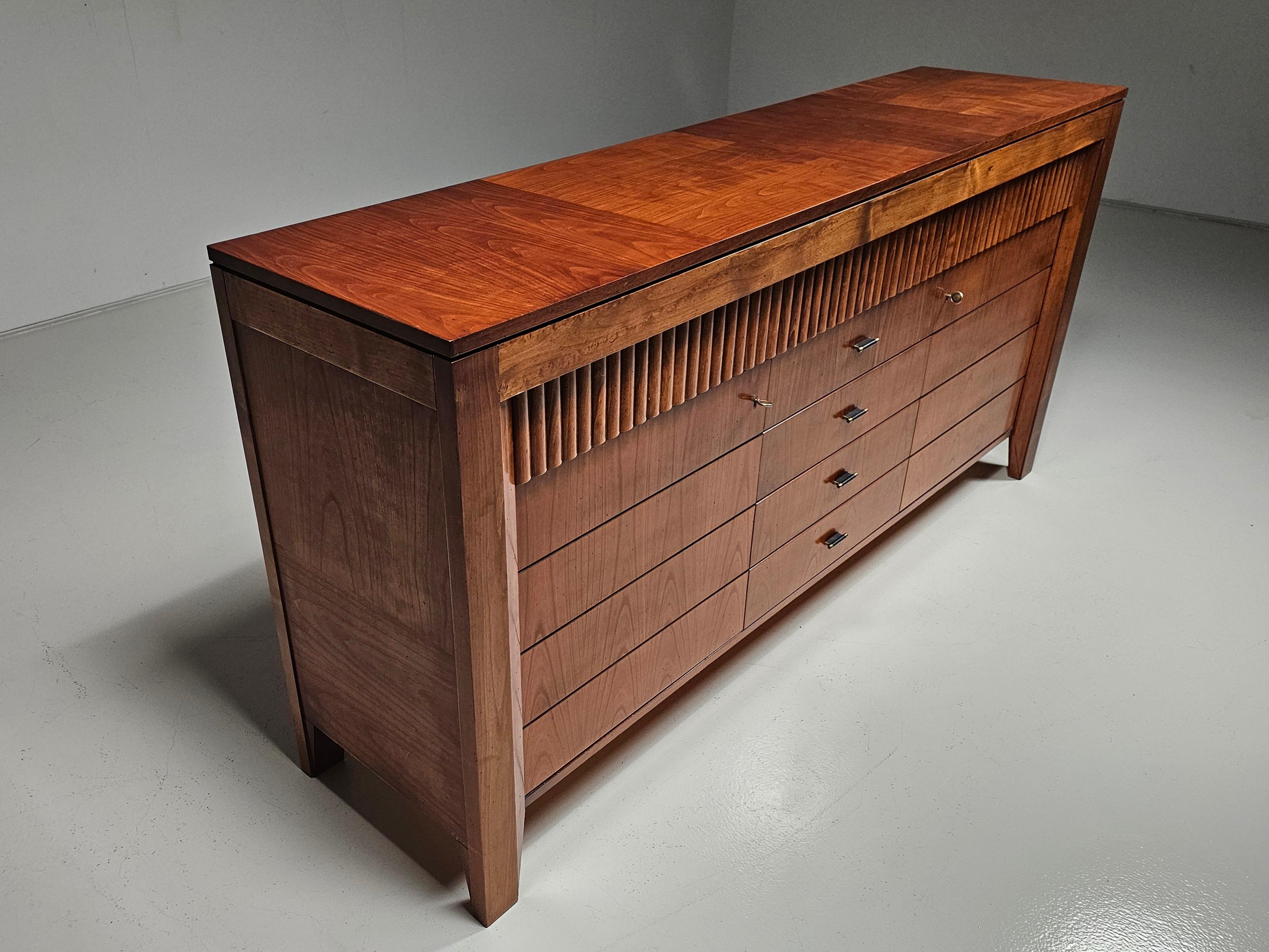 Mid-Century Modern Schacchi sideboard in cherry wood by Morelato Italy, 1970s