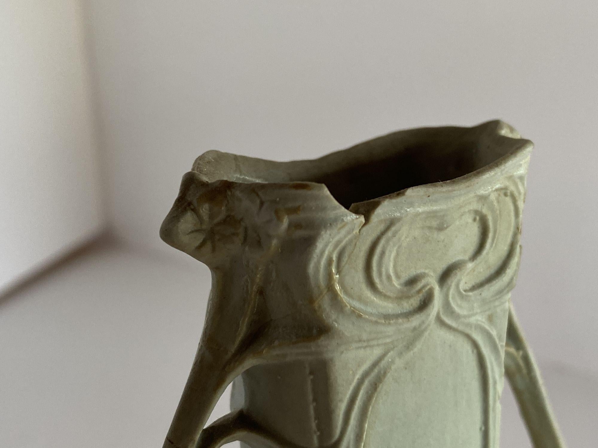 Céramique Schafer Vater, vase pour jeune fille Art nouveau en jaspe vert biscuit allemand en vente