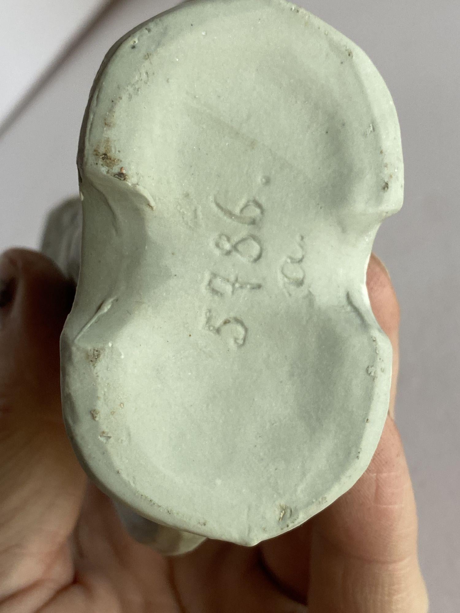 Schafer Vater, vase pour jeune fille Art nouveau en jaspe vert biscuit allemand en vente 1