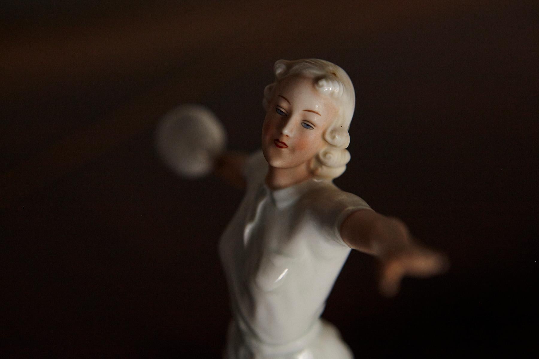 Schaubach Kunst Porcelain Figurine of a Volleyball Player, 1936 Olympics For Sale 6