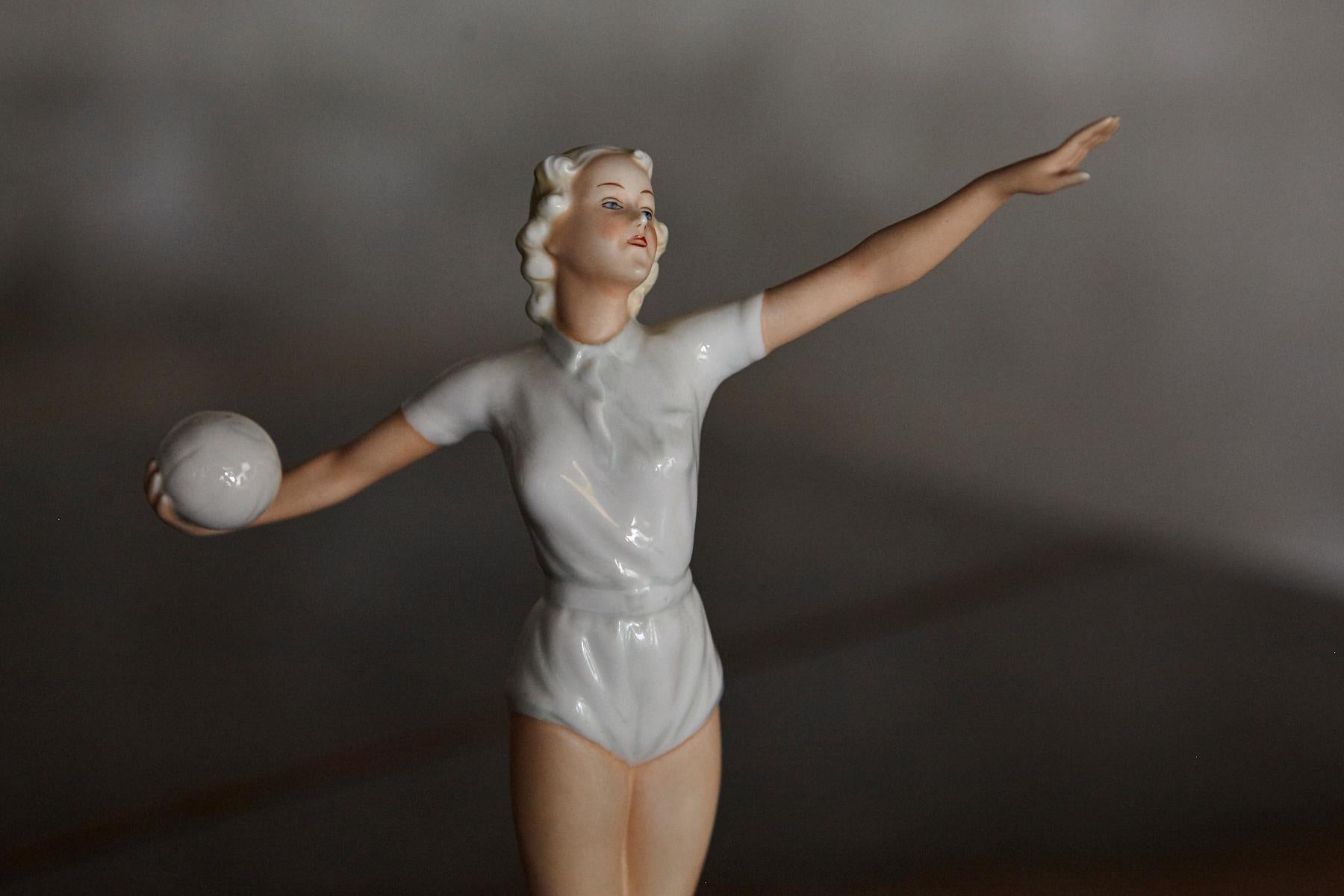 Schaubach Kunst Porcelain Figurine of a Volleyball Player, 1936 Olympics For Sale 8