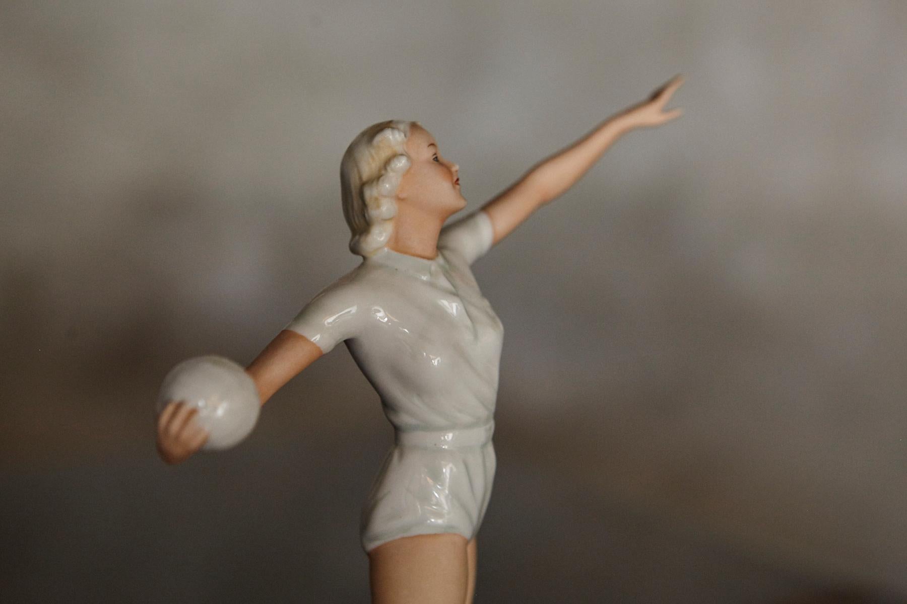 Schaubach Kunst Porcelain Figurine of a Volleyball Player, 1936 Olympics For Sale 1