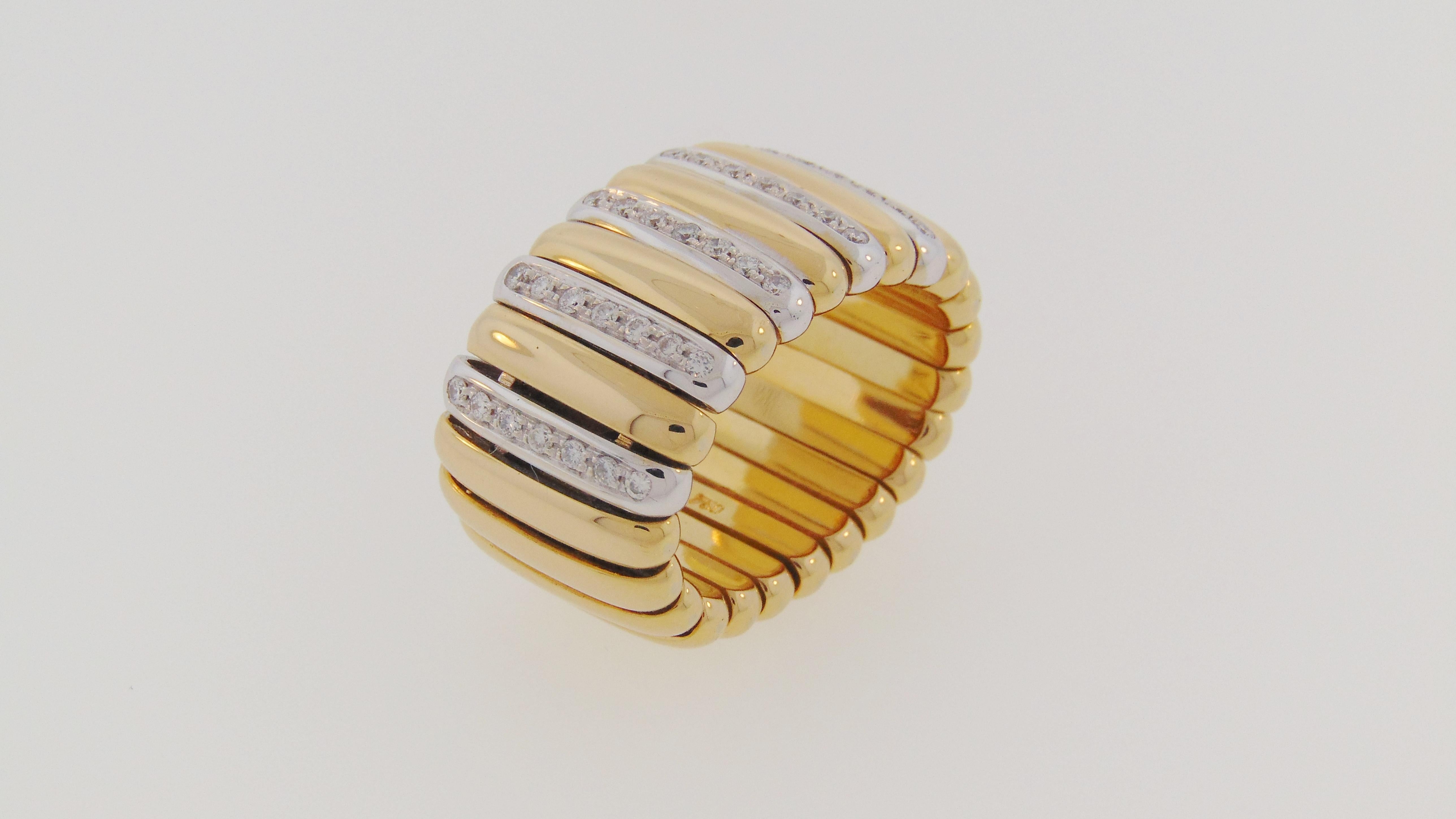 Round Cut Scheffel, Schmuck 18 Karat Gold with Diamonds Flexible Ribbed Ring For Sale