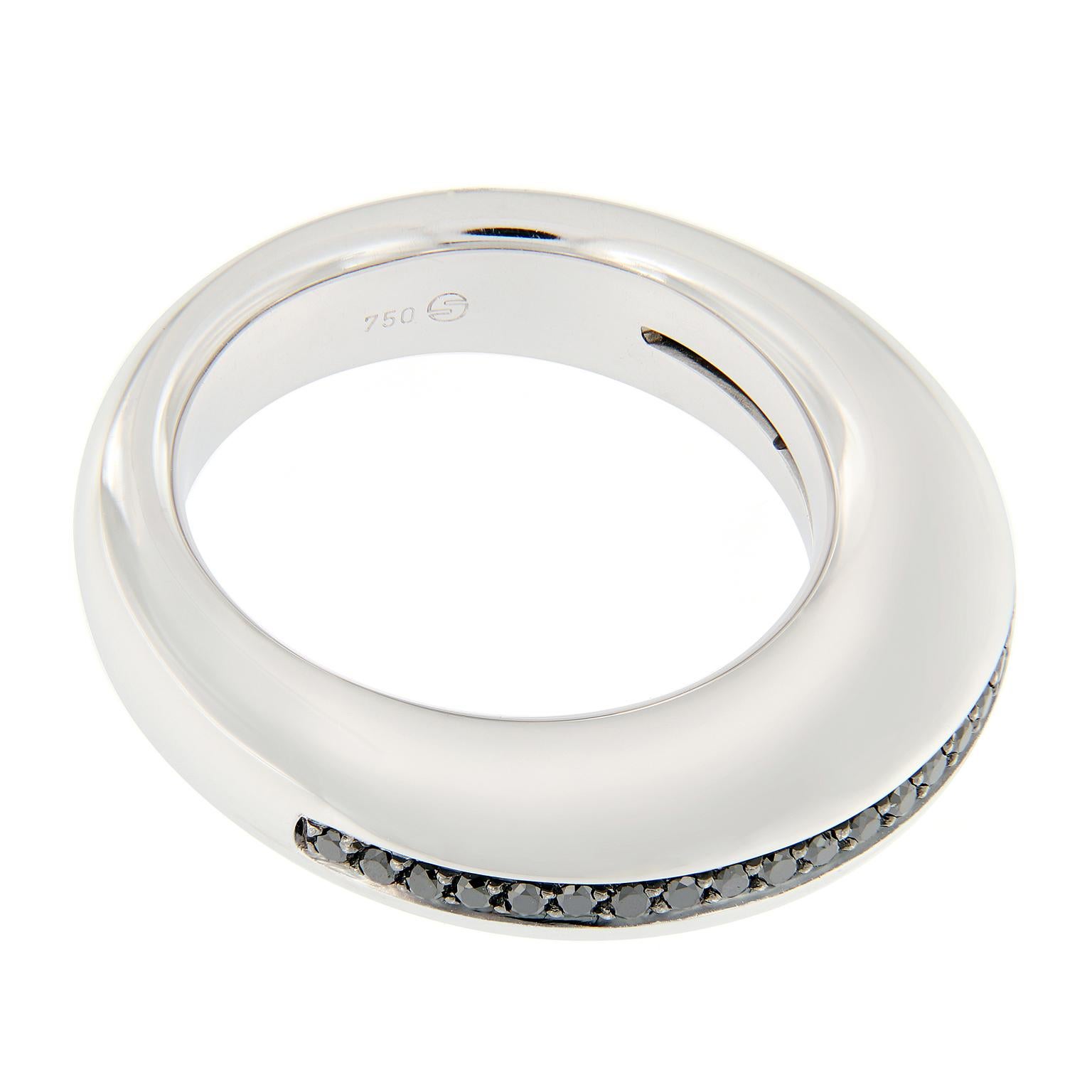 This comfort fit 18k white gold band features bead set black diamonds that go half way around the ring set in  
Ring size 6.5 x. Weighs 11.7 grams.
Marked Scheffel.

Diamonds 0.25 cttw
