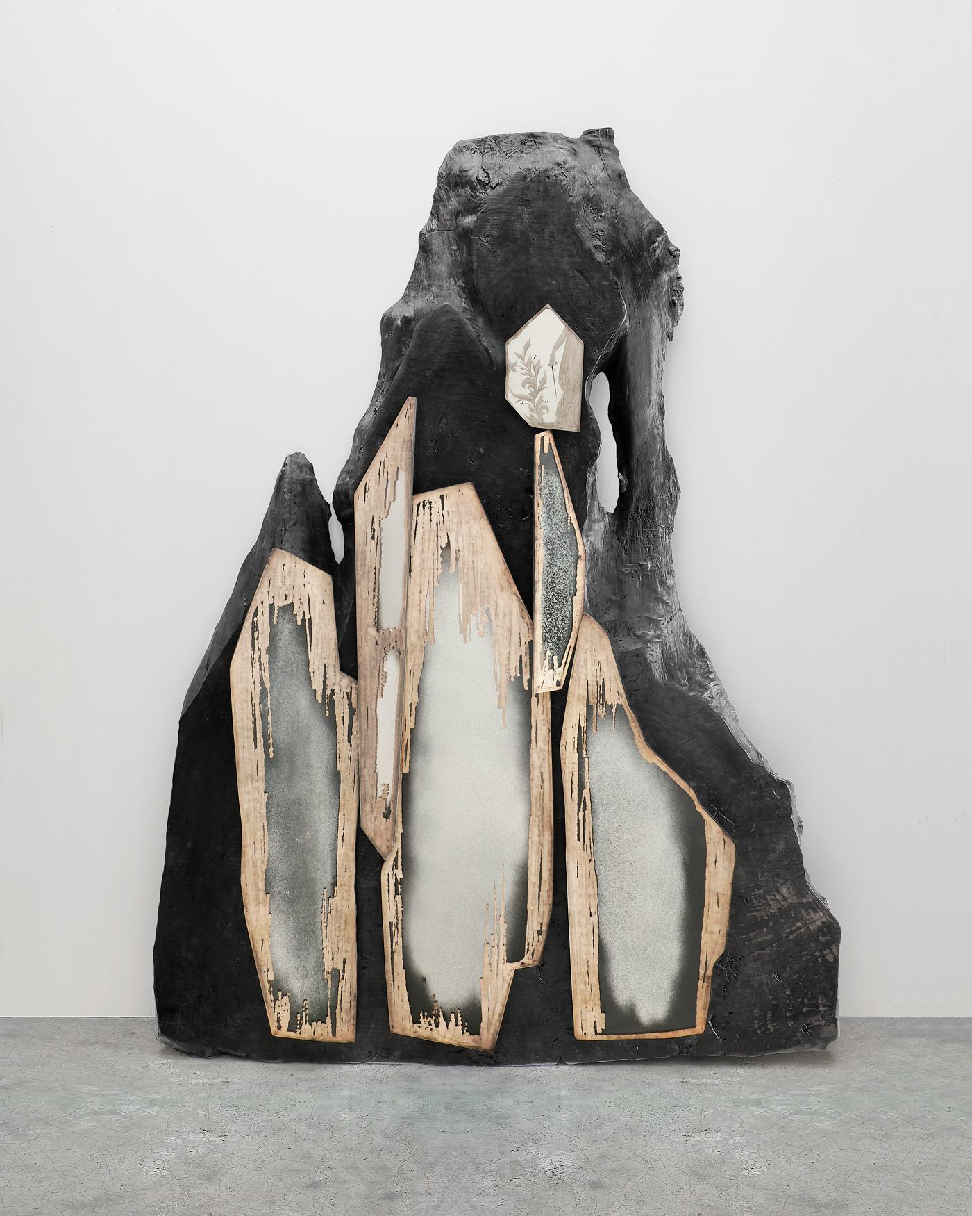 Specchio Schegge di Vetralia
Disegnato da Giovanni Luca Ferreri
Dimensioni:  L 140 x P 5 x H 190 cm
Materiali: Specchio inciso, legno carbonizzato

VETRALIA
Arte funzionale con sede a Venezia
Attiva nella proposta di design da collezione, Vetralia è