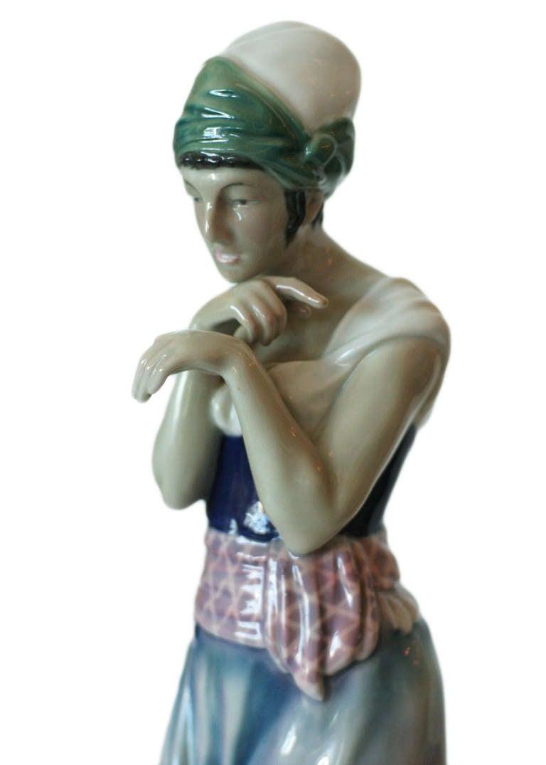 Scheherazade Porcelain Statue by Volkstedt In Good Condition For Sale In Van Nuys, CA