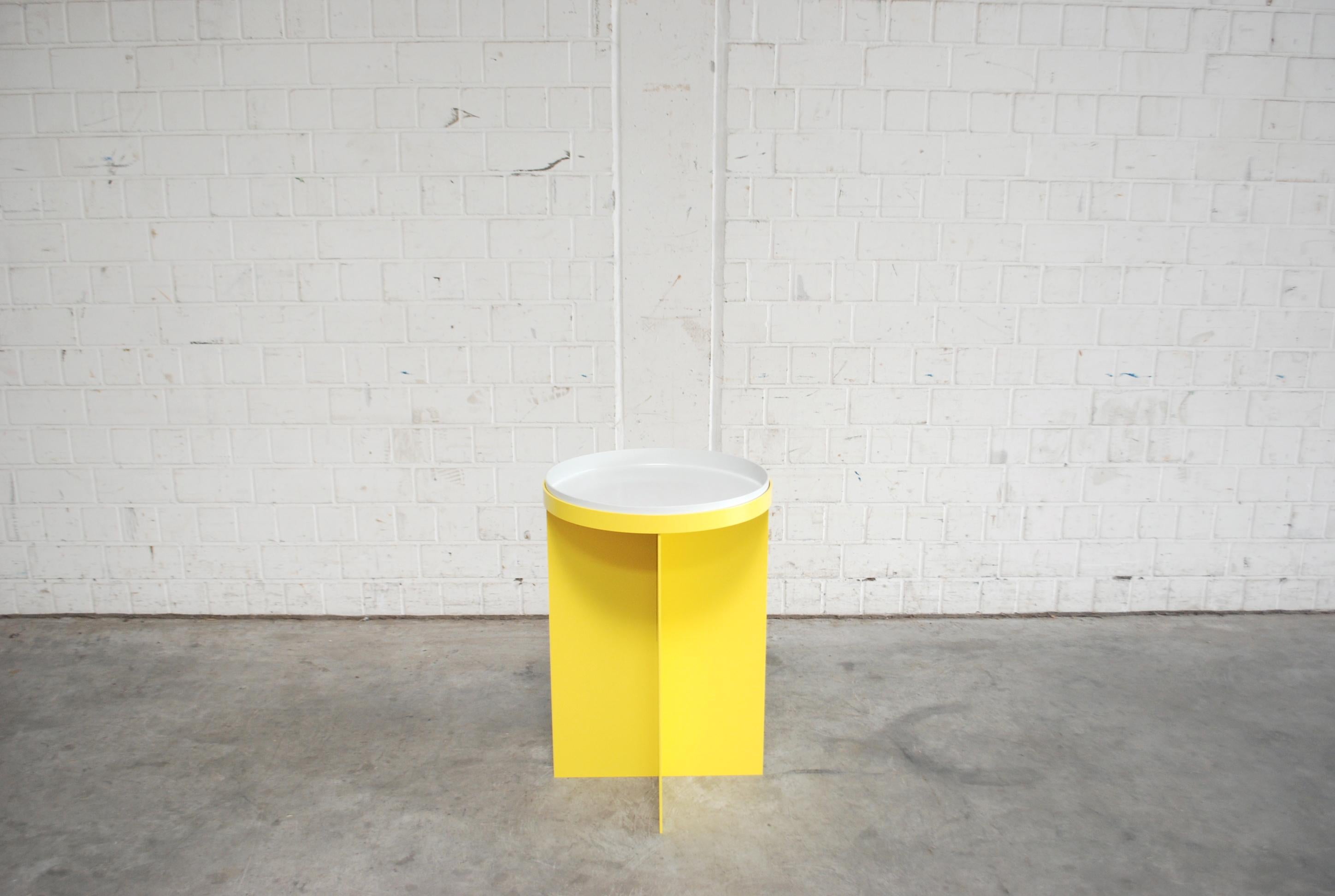 Minimalist sculptural aluminum side or coffee table with removable tray.
Colors: table aluminum coated in yellow lacquer and removable tray in white colour.
There is also a low tray table in aluminum stock see the last image.
These furniture’s