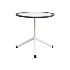 Schellmann Art Furniture Minimalistischer,konzeptioneller, niedriger runder Tisch in Weiß