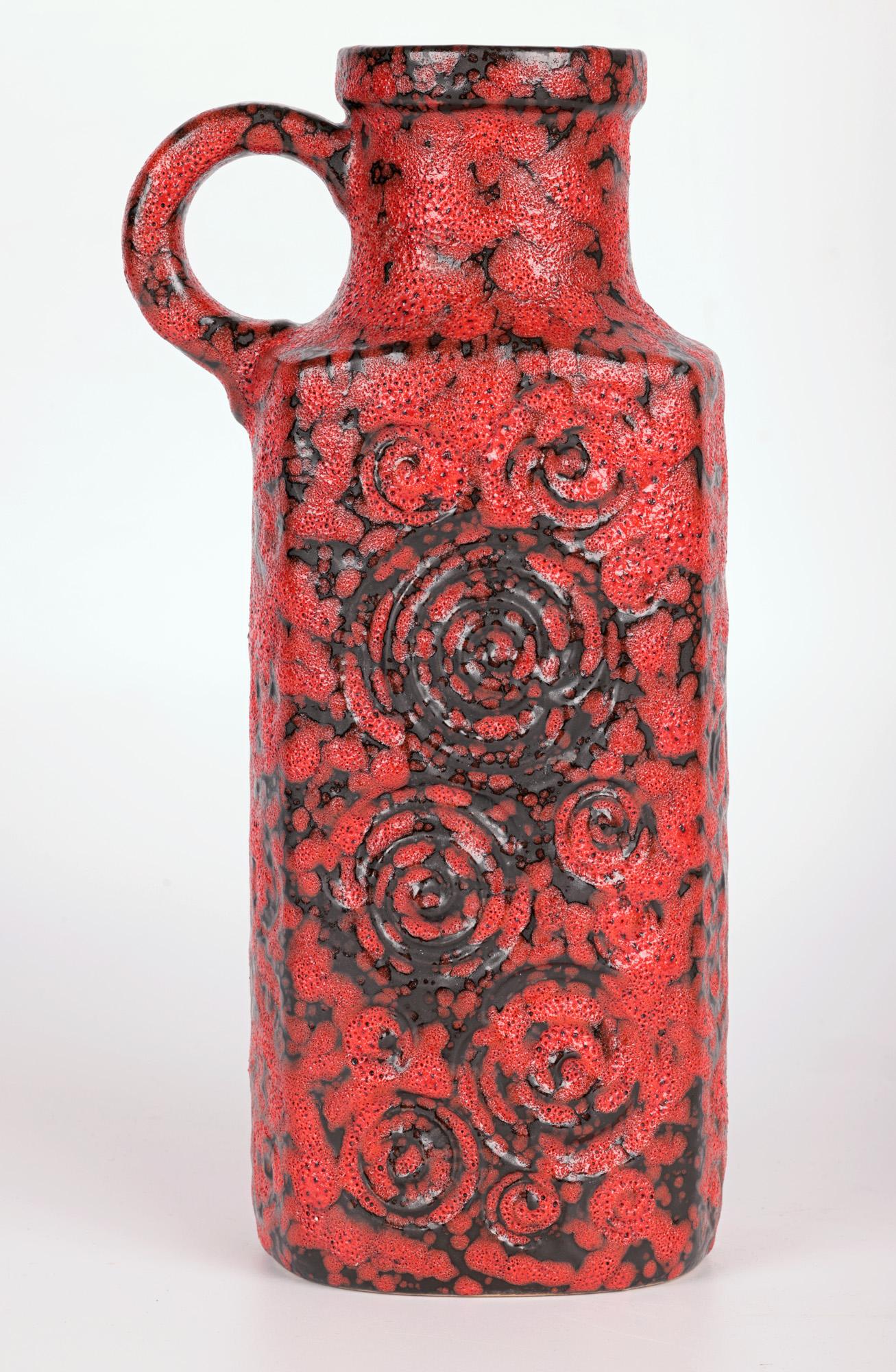 Scheurich Vase en poterie d'art allemande du milieu du siècle à poignée en lave grasse en vente 9