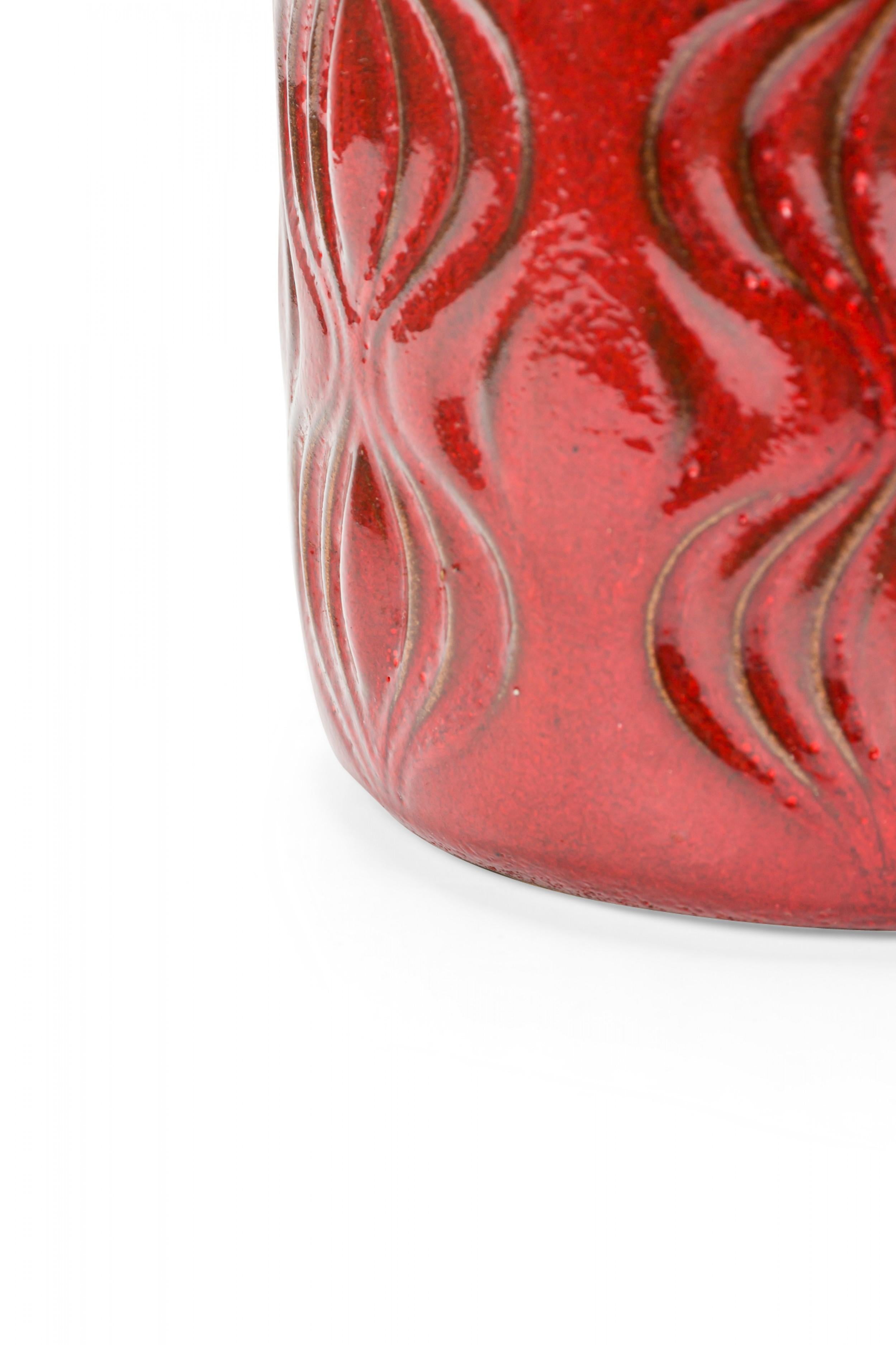 Tedesco Scheurich West German Mid-Century 'Onion' Design Red Glazed Ceramic Vase in vendita