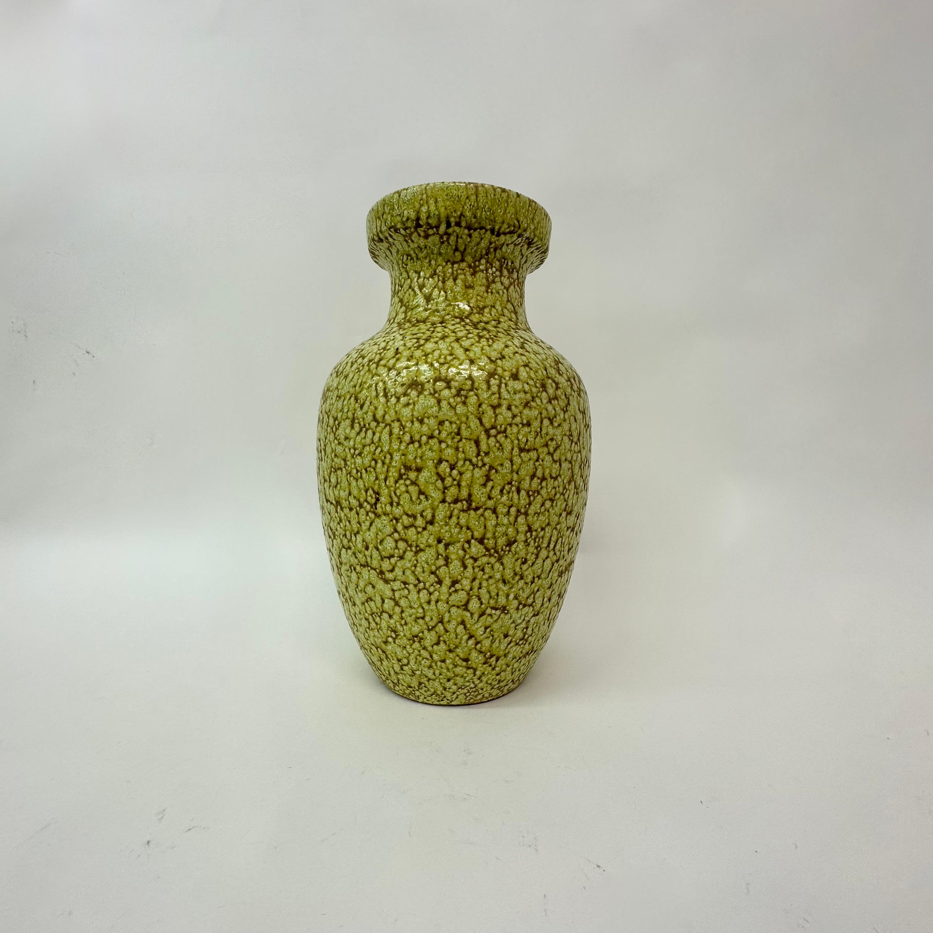 Mid-Century Modern Scheurich Allemagne de l'Ouest - Vase en céramique jaune 241-47  1970's  en vente