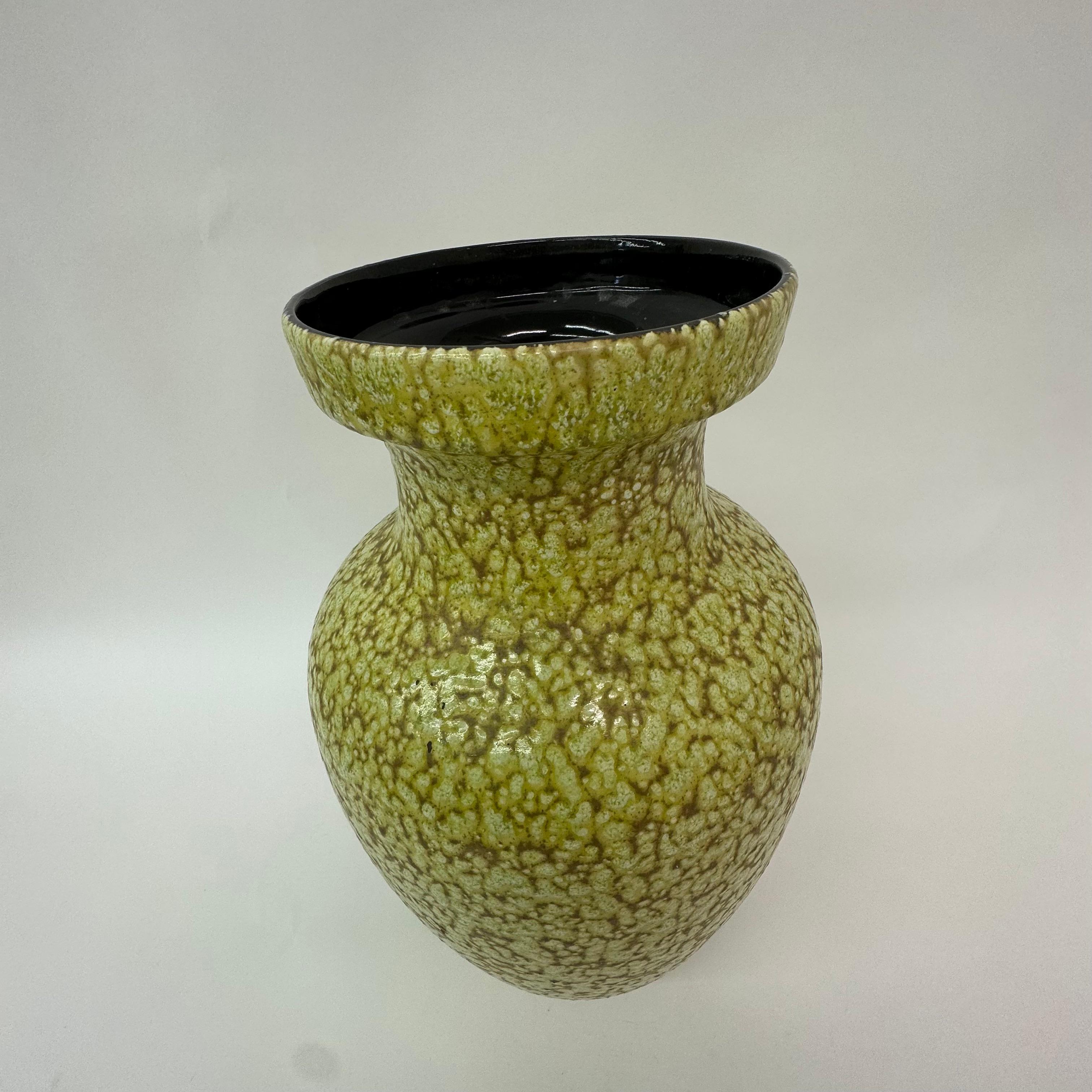 Fin du 20e siècle Scheurich Allemagne de l'Ouest - Vase en céramique jaune 241-47  1970's  en vente