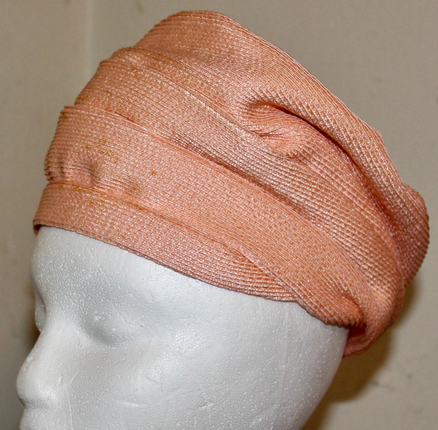 Cappello a turbante strutturato rosa anni '50 Schiaparelli in vendita 6