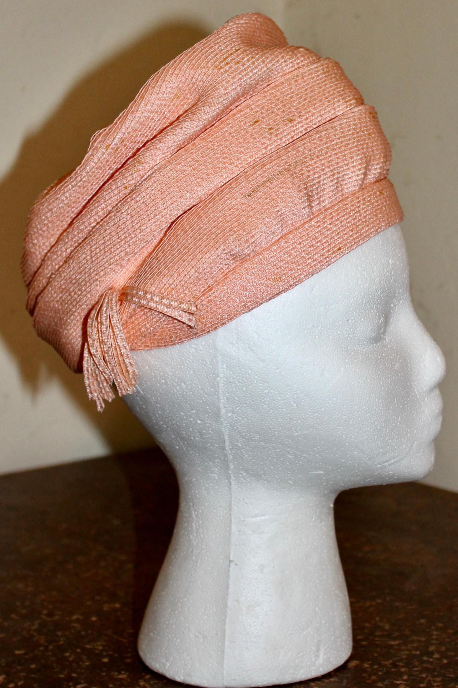 Marrone Cappello a turbante strutturato rosa anni '50 Schiaparelli in vendita