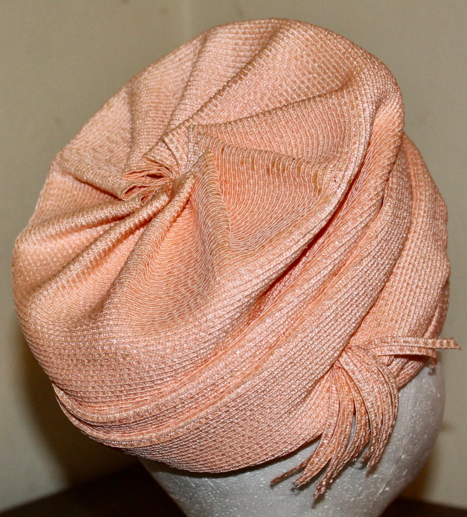 Cappello a turbante strutturato rosa anni '50 Schiaparelli in vendita 2