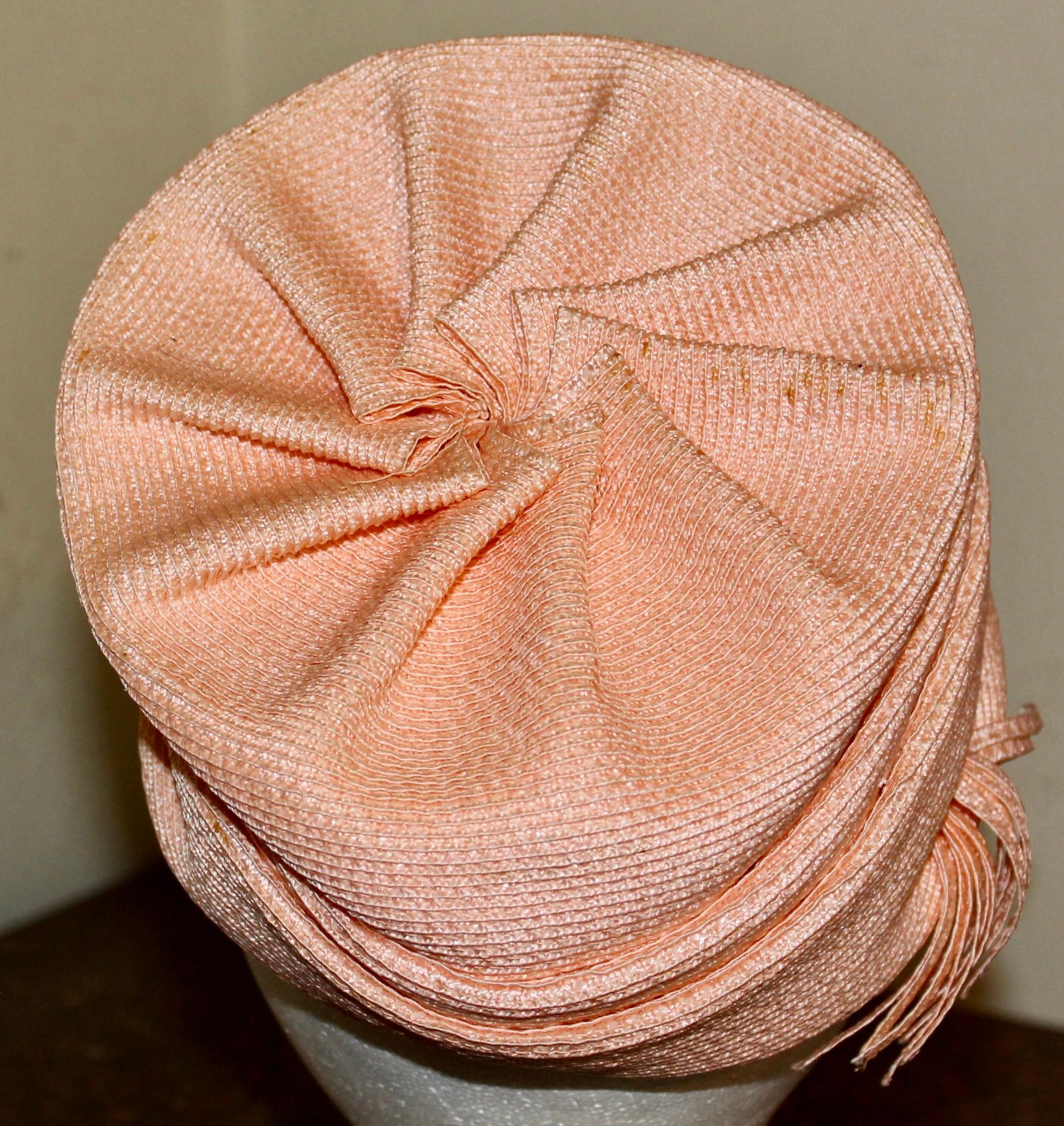 Cappello a turbante strutturato rosa anni '50 Schiaparelli in vendita 3