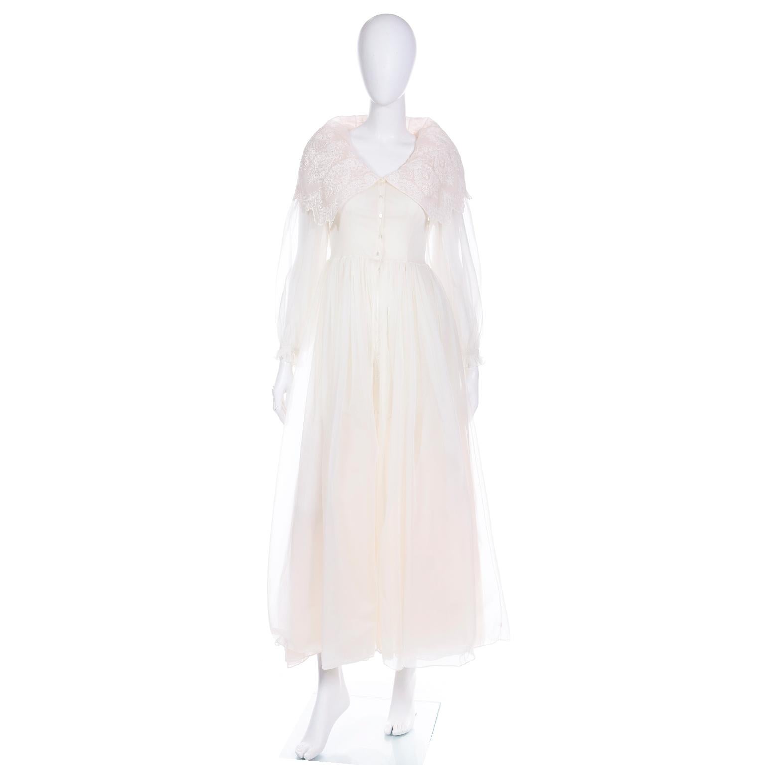 Schiaparelli 1950s Vintage Ivory & Pink Peignoir Robe & Nightgown w Eyelet Lace In Excellent Condition In Portland, OR