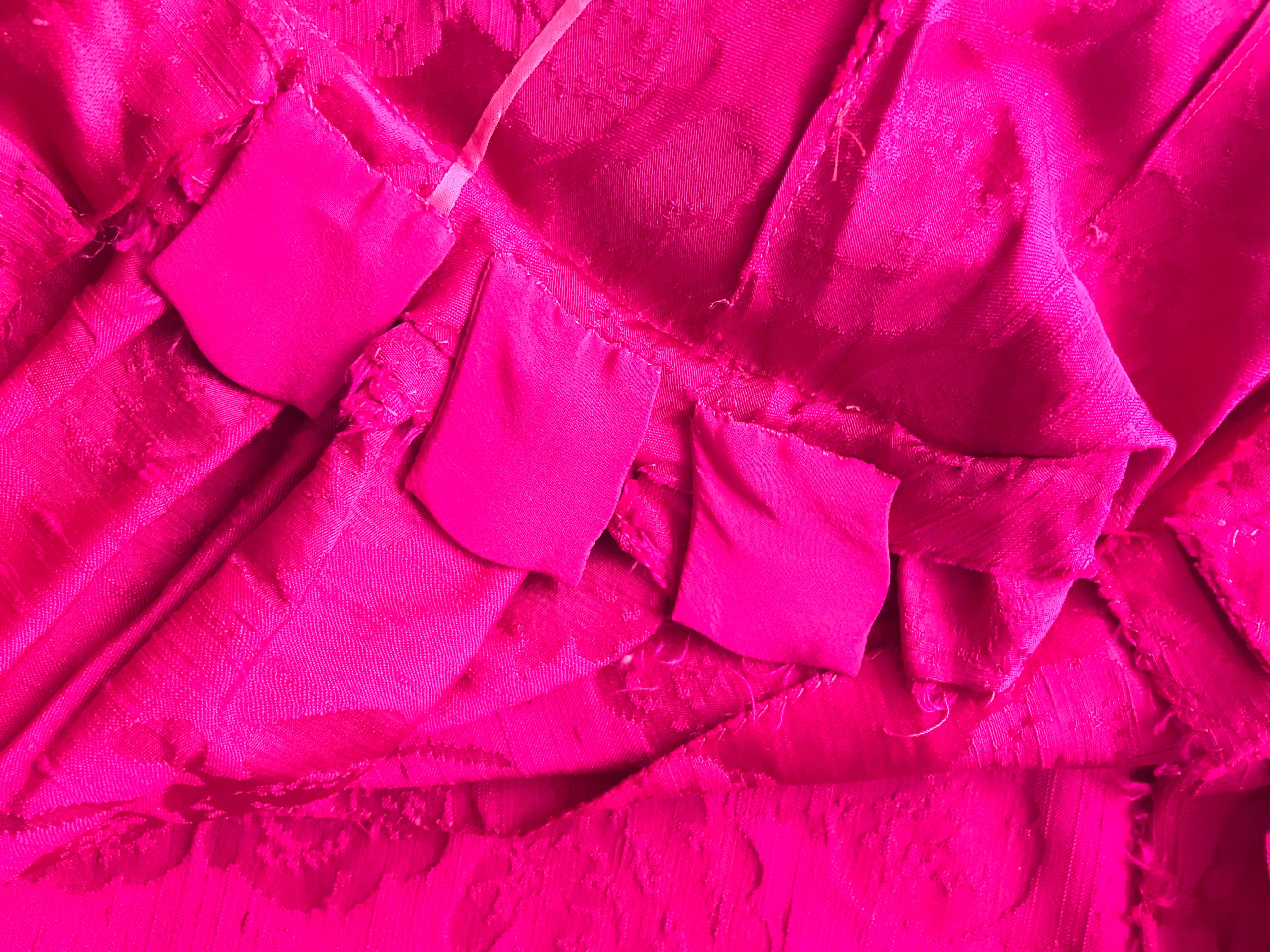 SCHIAPARELLI Attributed Robe de cocktail haute couture en damas de soie rose Taille 4  en vente 6