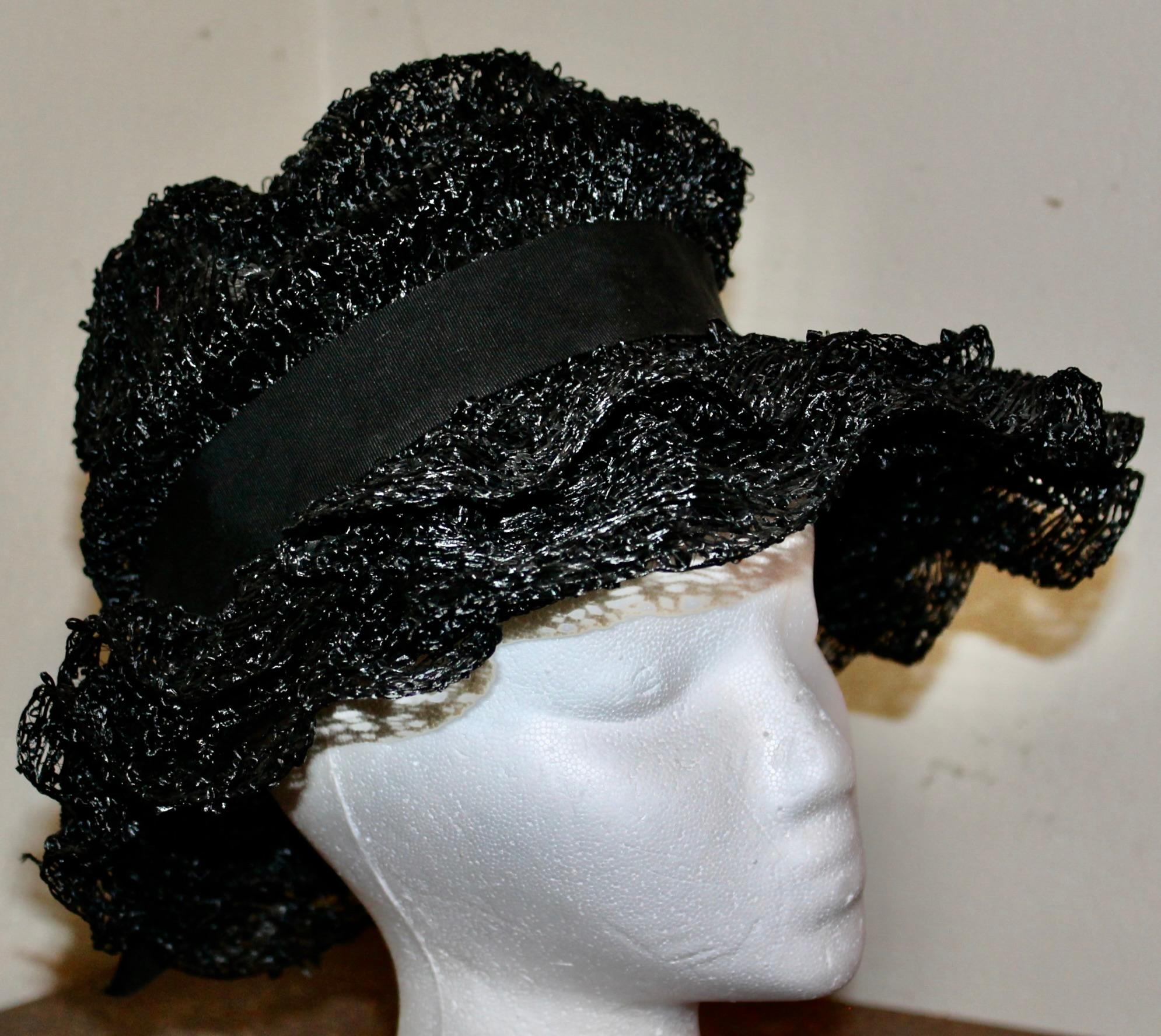 Nero Schiaparelli Cappello Fedora Floppy in rafia nera con fiocco in vendita