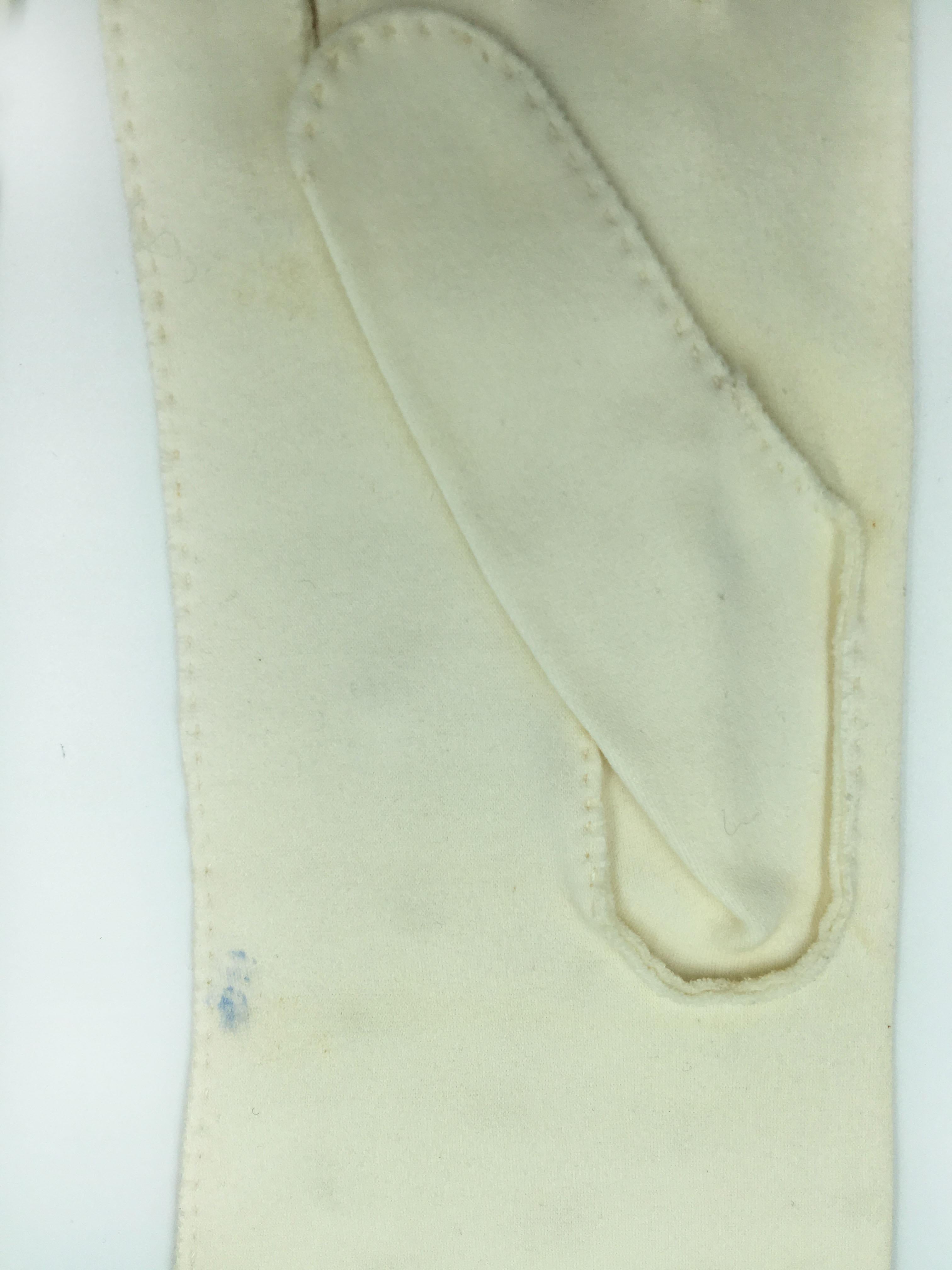 Schiaparelli by Fownes Cream Gloves w Hand Sewn Beaded Rhinestones Orignal tag In Fair Condition In Los Angeles, CA