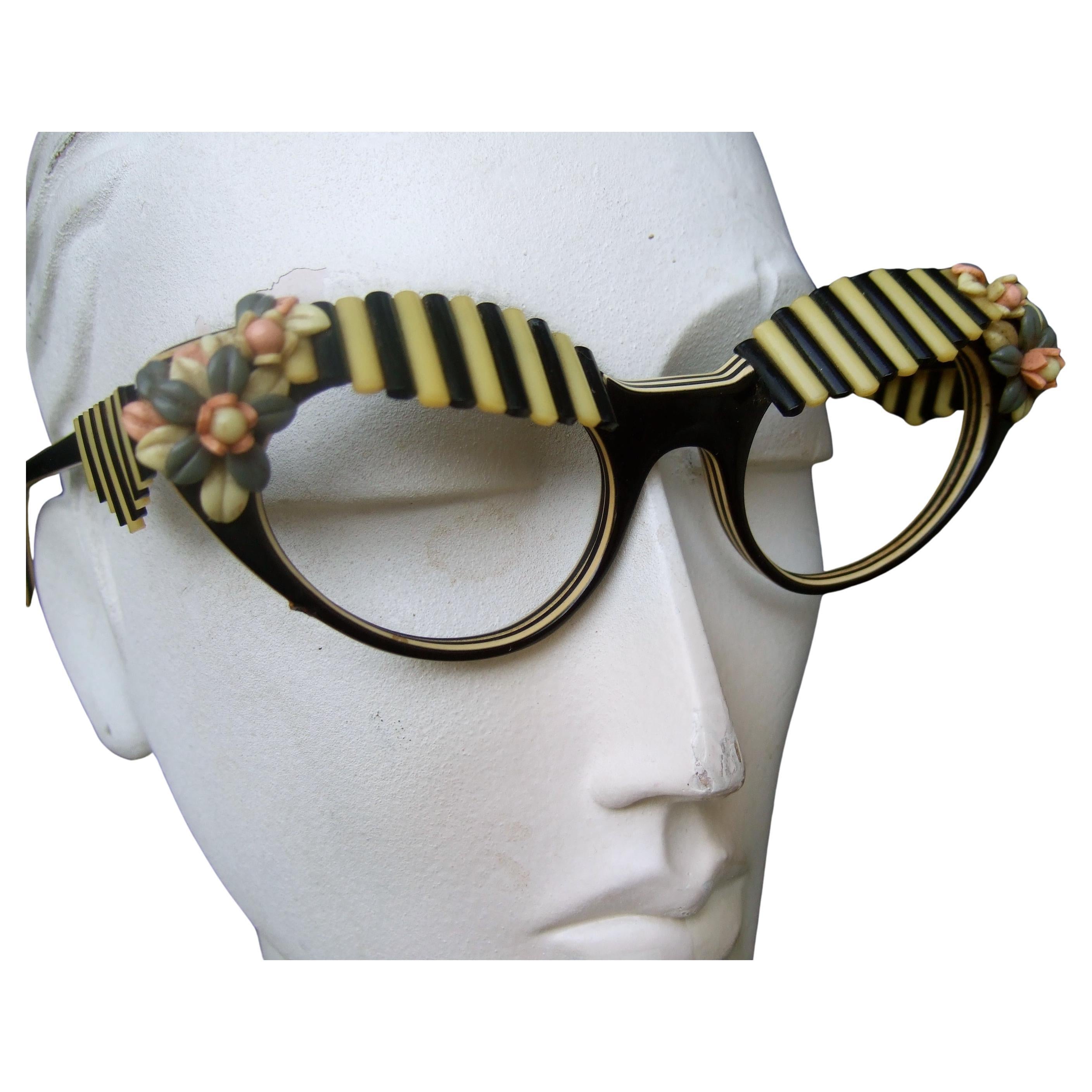 SCHIAPARELLI Gafas de sol Cabana Floral de Resina extremadamente raras c 1950s en venta