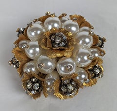 Schiaparelli Spilla a fiore con perle finte e pavé Ball