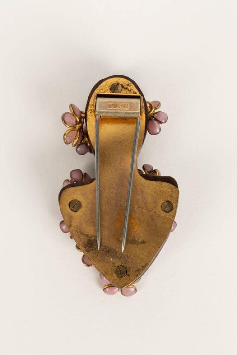 Schiaparelli Figurine Brooch in Wood, Gilded Metal and Flower in Glass Paste For Sale 1