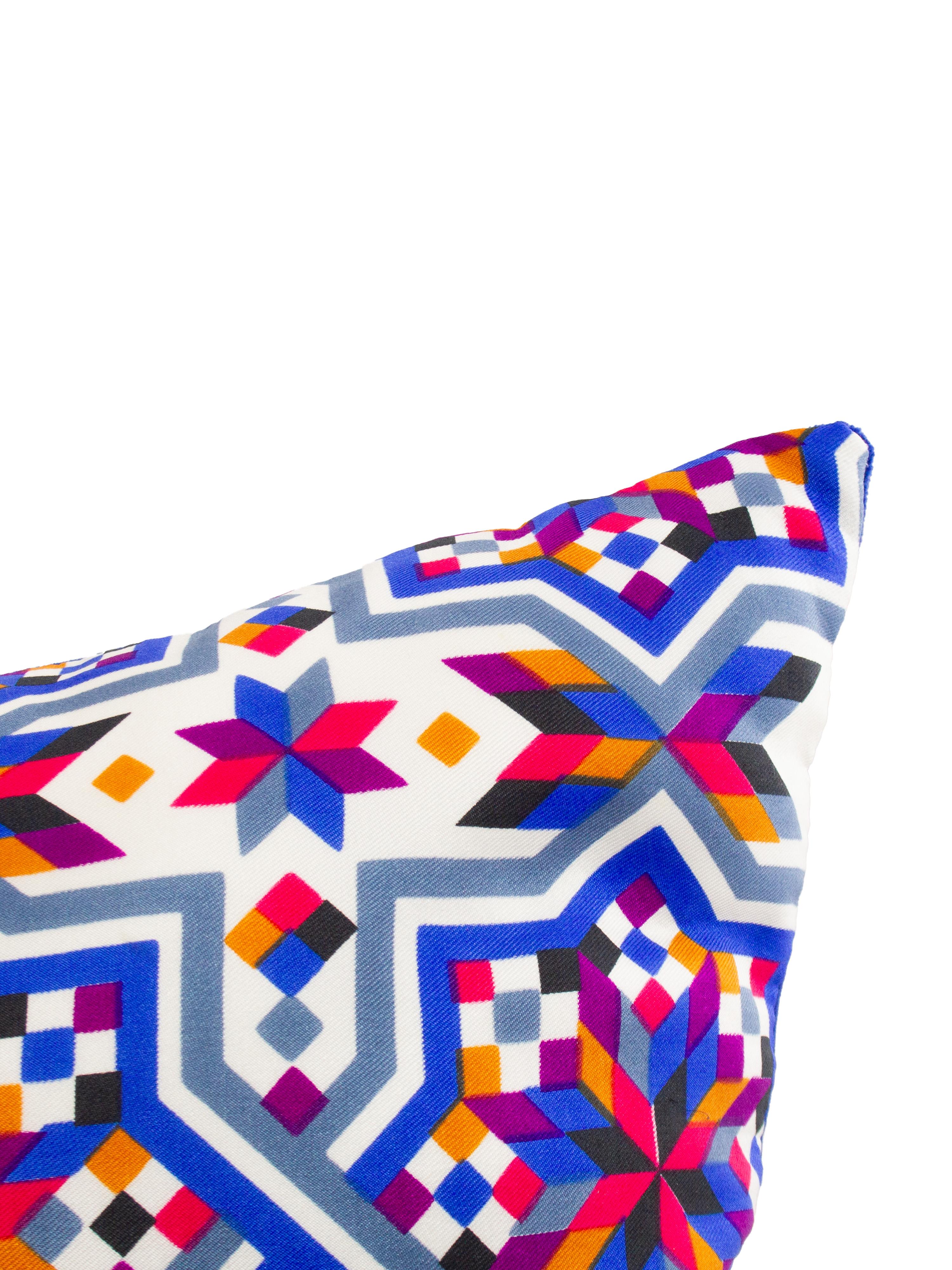 Coussin décoratif Schiaparelli en soie et velours à imprimé géométrique Unisexe en vente