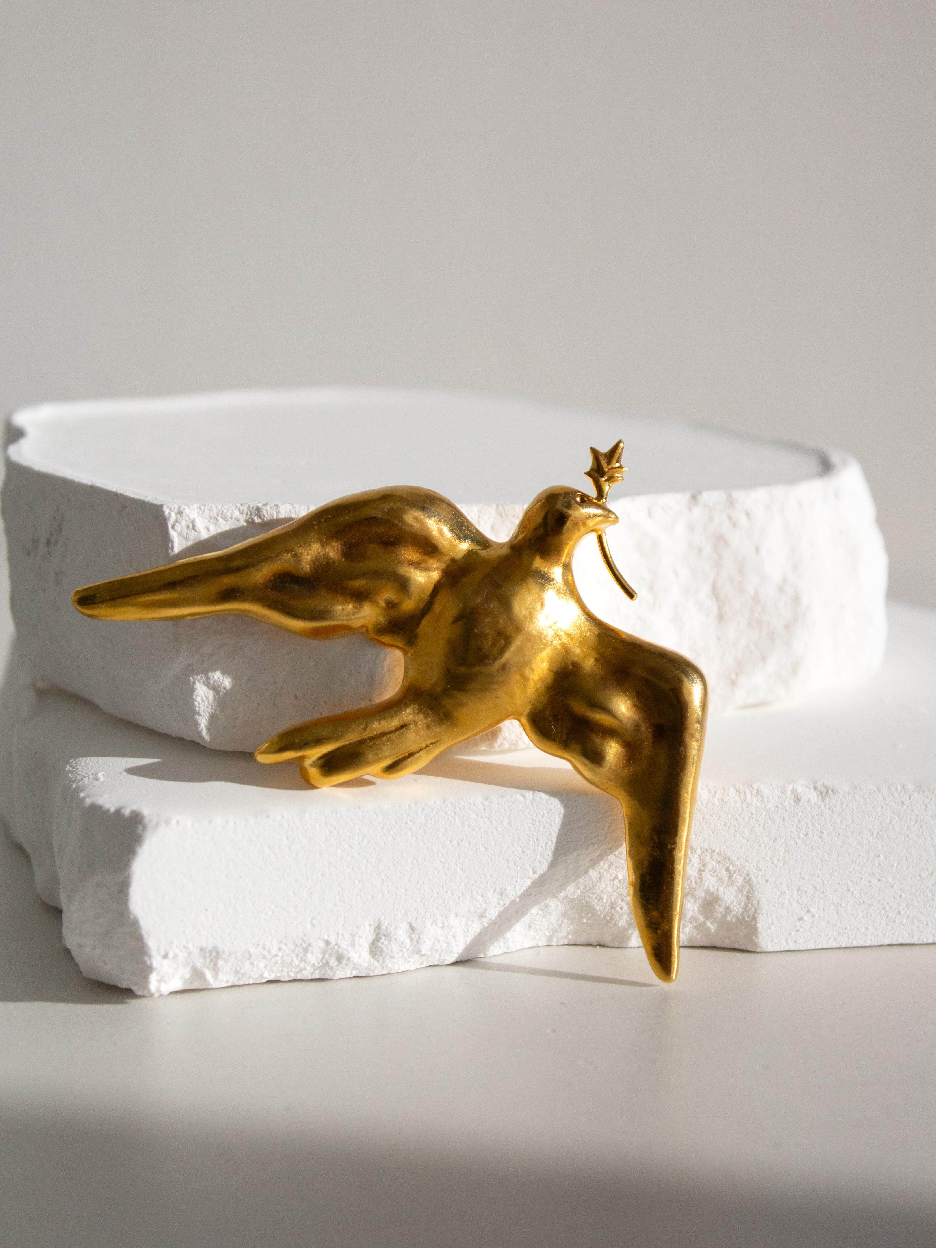 Women's Schiaparelli Gold Dove Lady Gaga Brooch