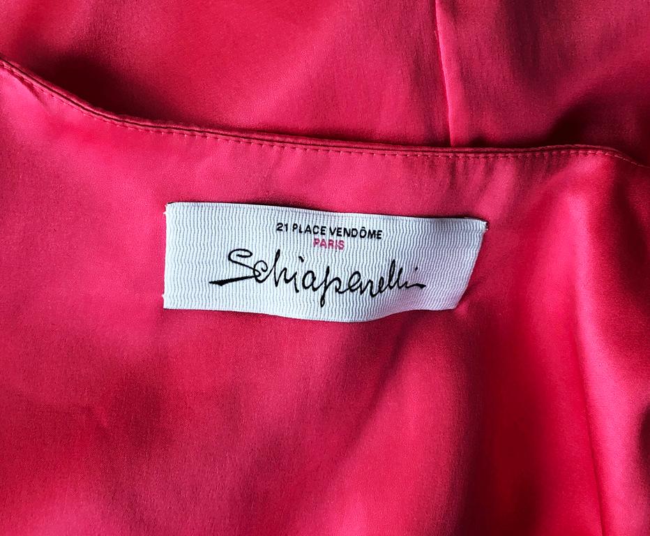 Schiaparelli Iconique robe à capuche en soie rose craquelé en vente 3