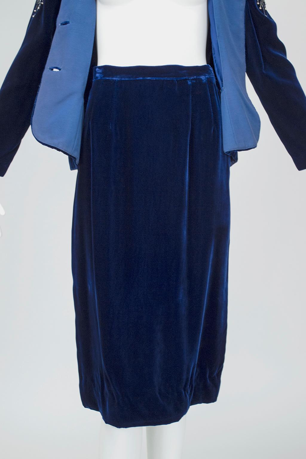 Schiaparelli-Inspired Sapphire Silk Velvet Bead and Pearl Pencil Suit - S, 1940s For Sale 2