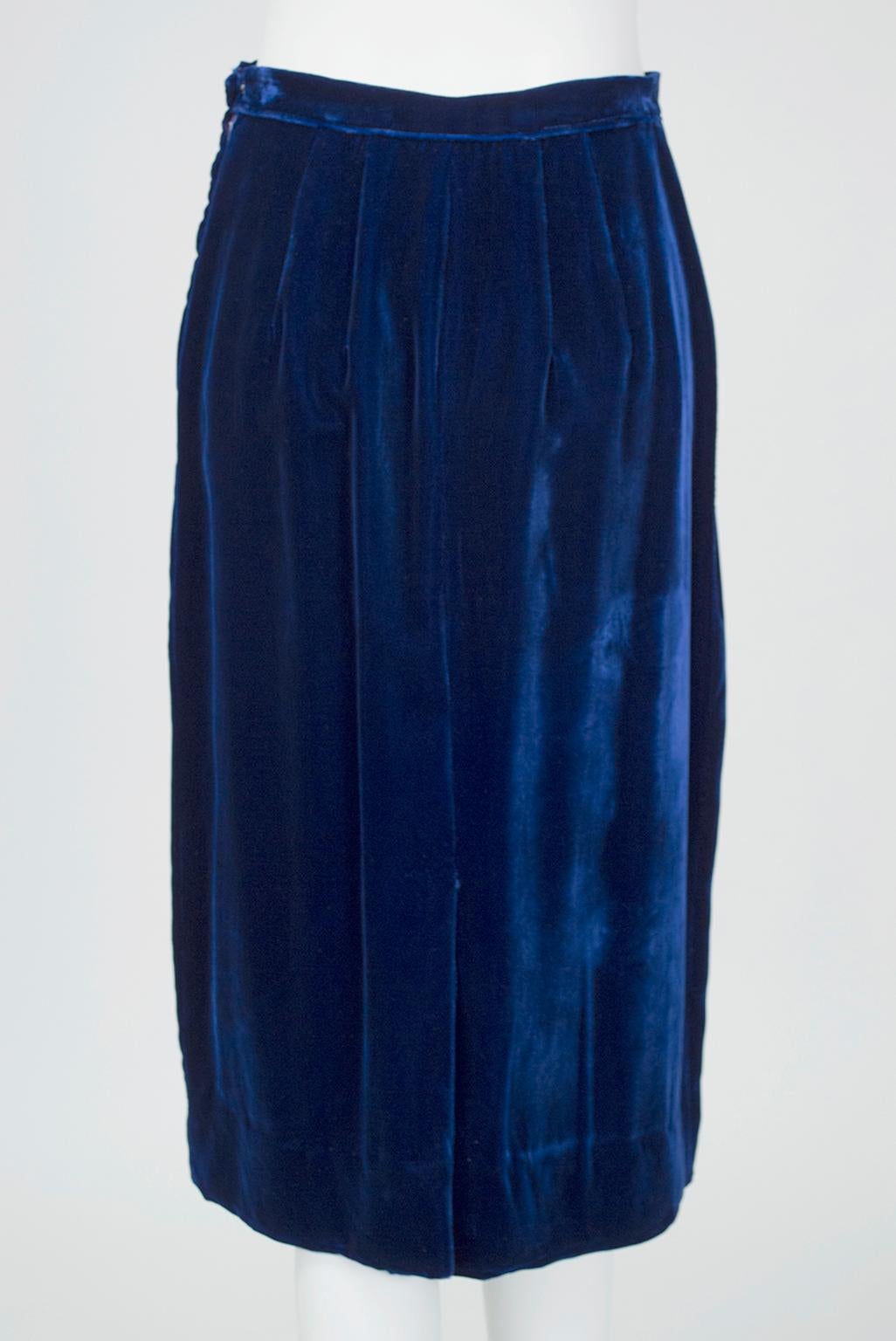 Schiaparelli-Inspired Sapphire Silk Velvet Bead and Pearl Pencil Suit - S, 1940s For Sale 3