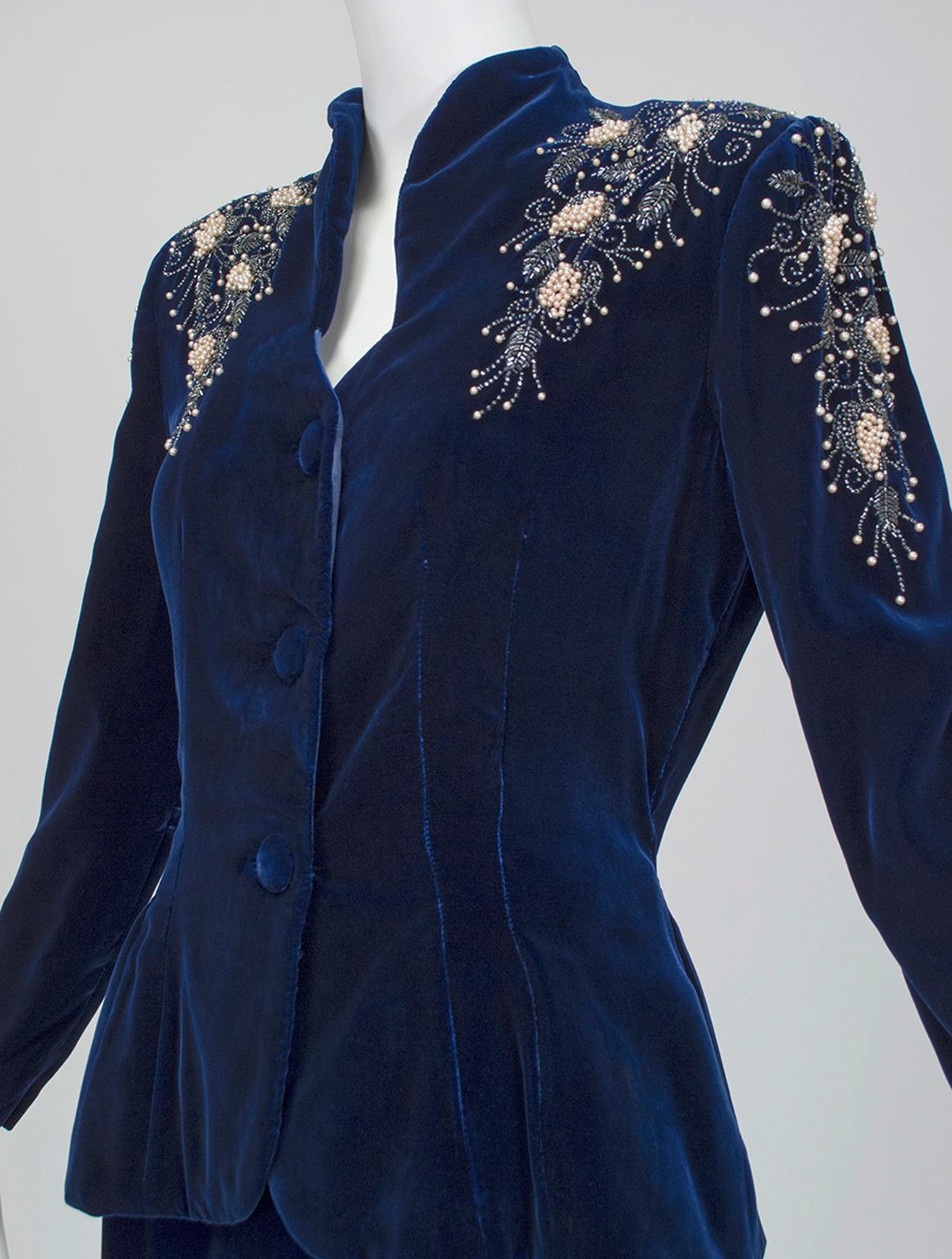 Schiaparelli-Inspired Sapphire Silk Velvet Bead and Pearl Peplum Suit - S, 1940s In Good Condition For Sale In Tucson, AZ