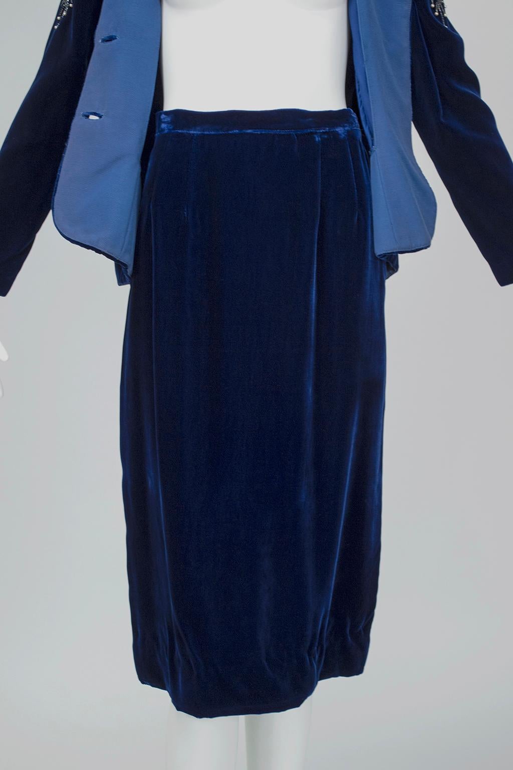 Schiaparelli-Inspired Sapphire Silk Velvet Bead and Pearl Peplum Suit - S, 1940s For Sale 2