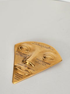 Colgante de oro grande Schiaparelli, ¡cara icónica grabada con Schiaparelli!