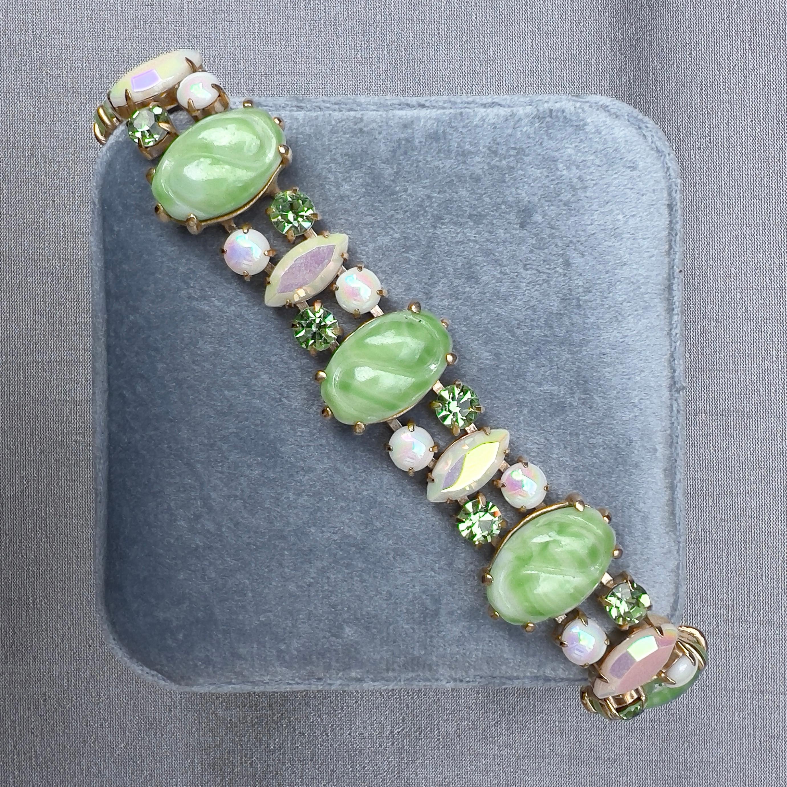Schiaparelli Late 1950er Jahre Vintage-Armband aus Strass und grünem Glas mit Strass im Zustand „Hervorragend“ im Angebot in Skelmersdale, GB