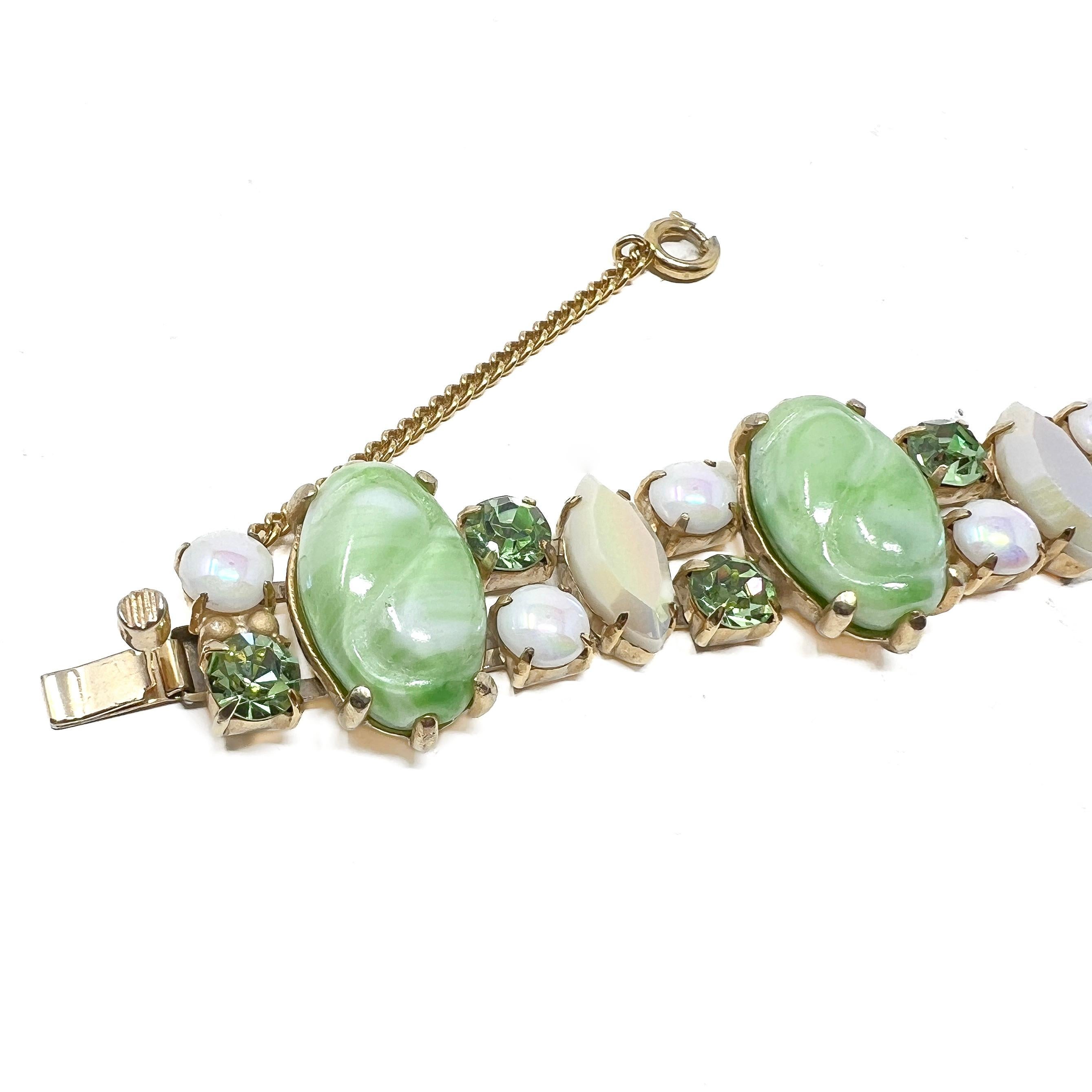 Schiaparelli Late 1950er Jahre Vintage-Armband aus Strass und grünem Glas mit Strass im Angebot 1