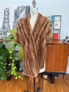 Schiaparelli Châle et haussement d'épaules en vison Vintage 1950s