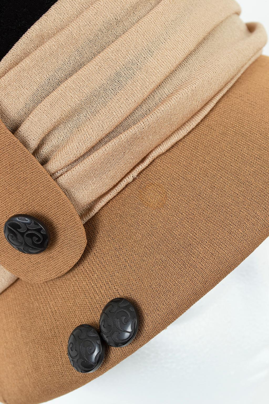 Schiaparelli Chapeau cloche en jersey de velours et de soie tricolore Nude Neutrals-S-M, 1965 en vente 7