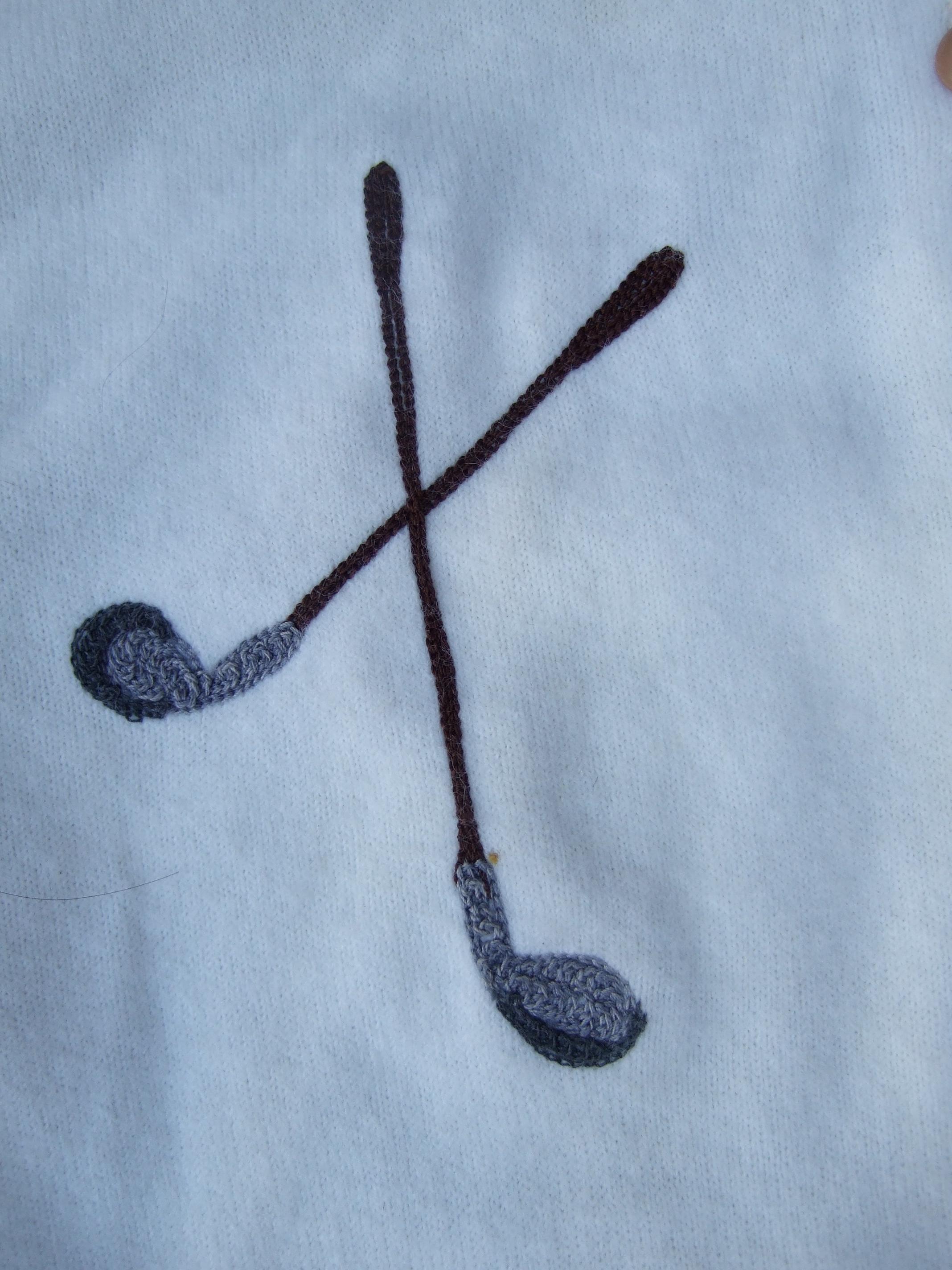 Schiaparelli Paris White Orlon Acrylic Golf Themed Cardigan Sweater c 1950s In Good Condition In University City, MO