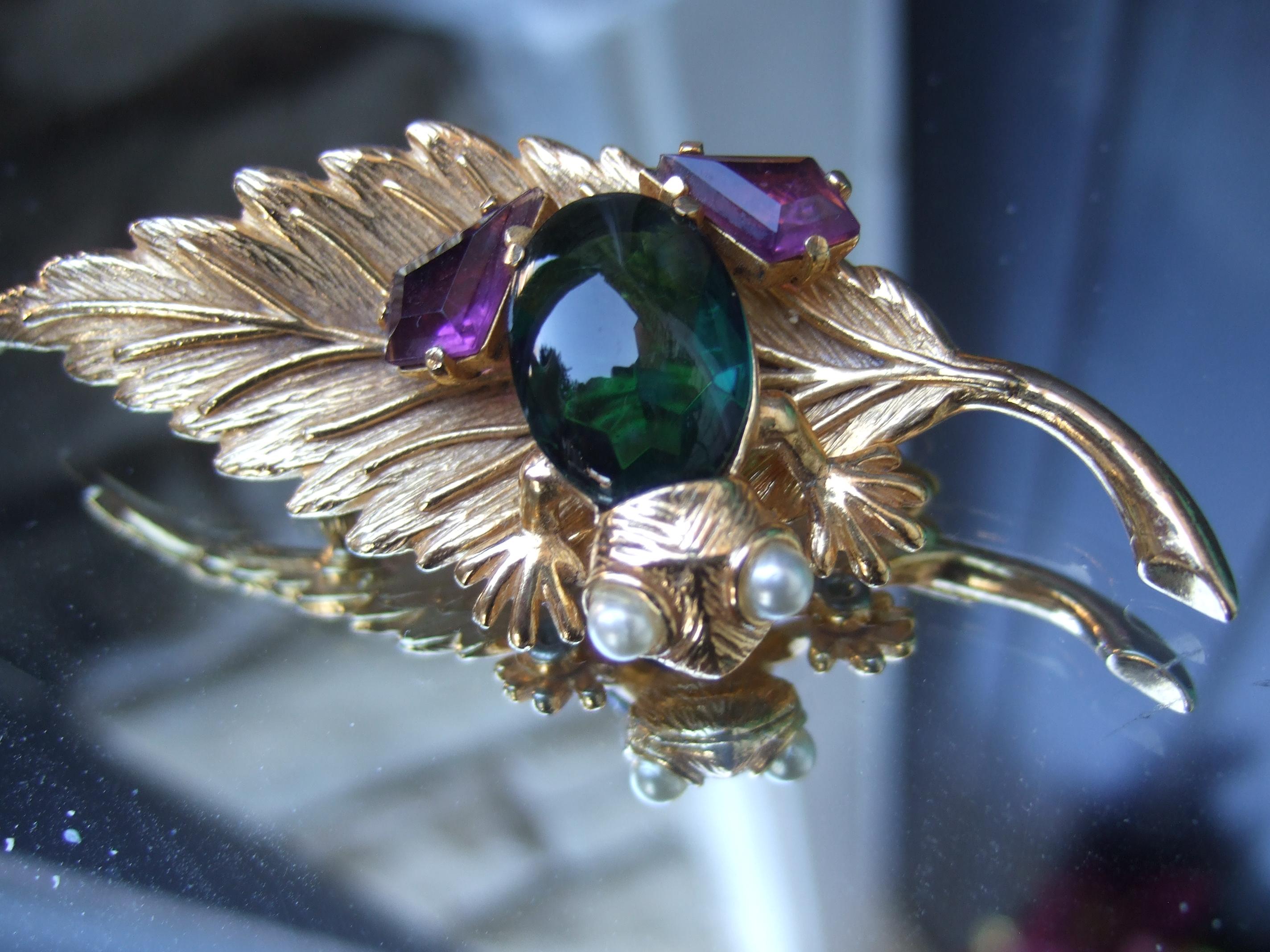 Schiaparelli Rare Charming Jeweled Frog Brooch c 1960 Excellent état - En vente à University City, MO