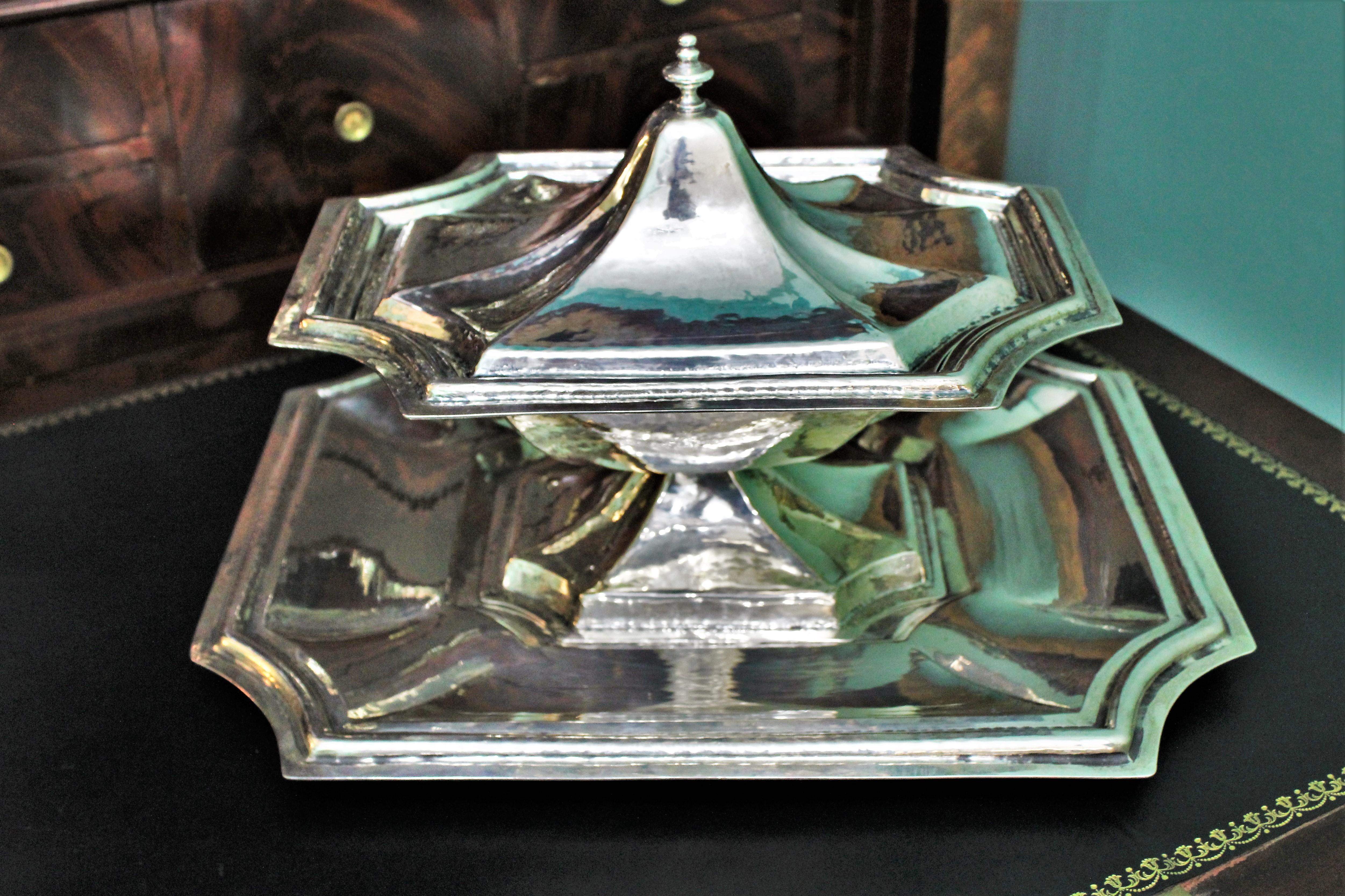 Schiavon Paolo 20th Century Hammered Italian Silver Soup Toureen, 1950s In Excellent Condition For Sale In Florence, IT