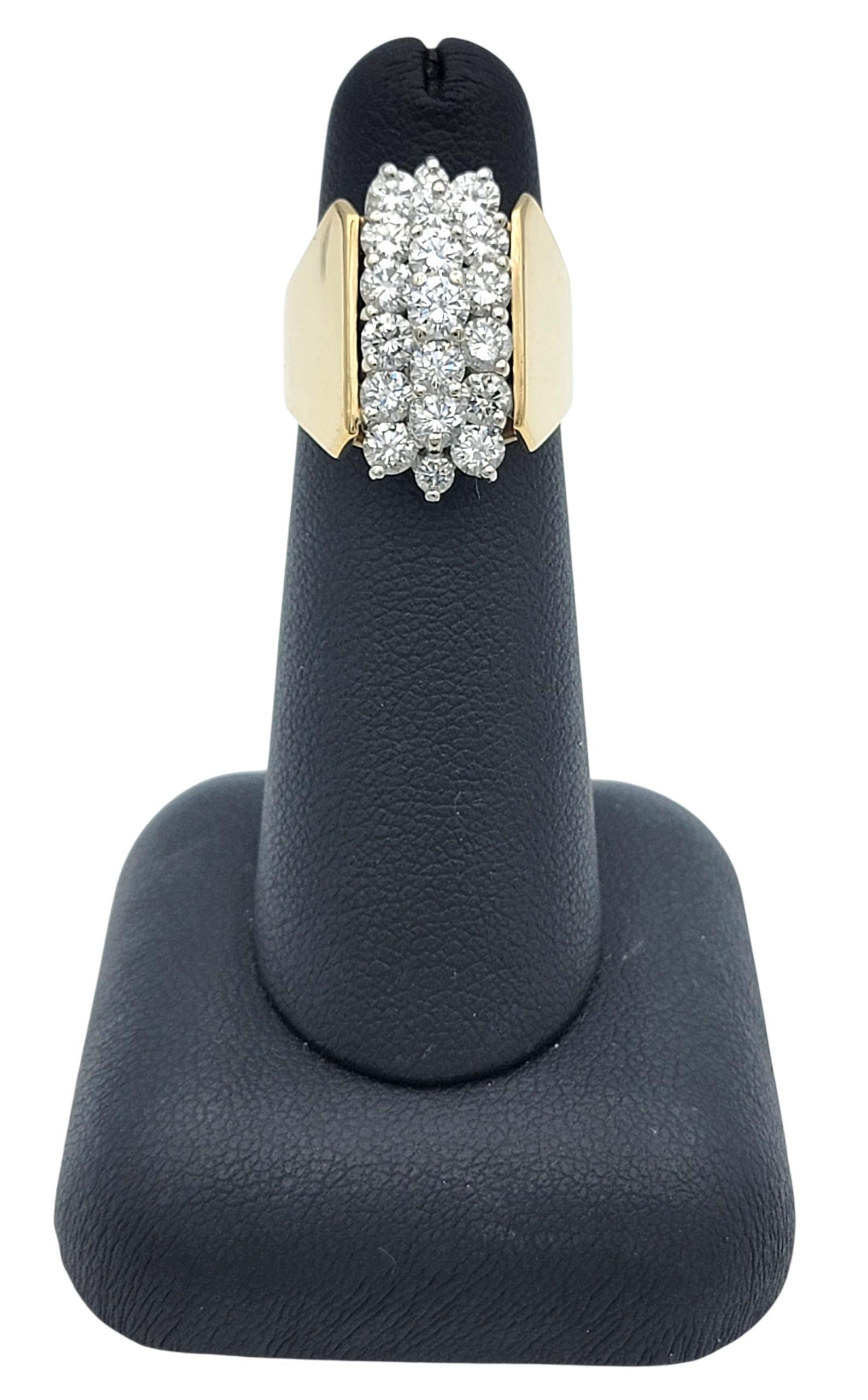 Anello da cocktail con gambo largo e cluster verticale di diamanti Schiller in oro 14 carati in vendita 5