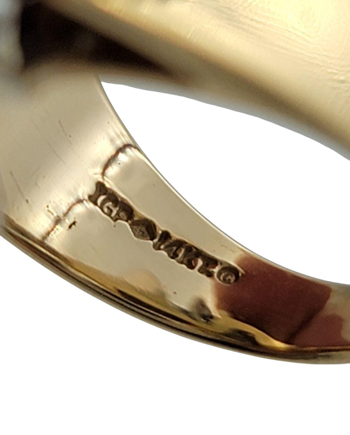 Anello da cocktail con gambo largo e cluster verticale di diamanti Schiller in oro 14 carati in vendita 1