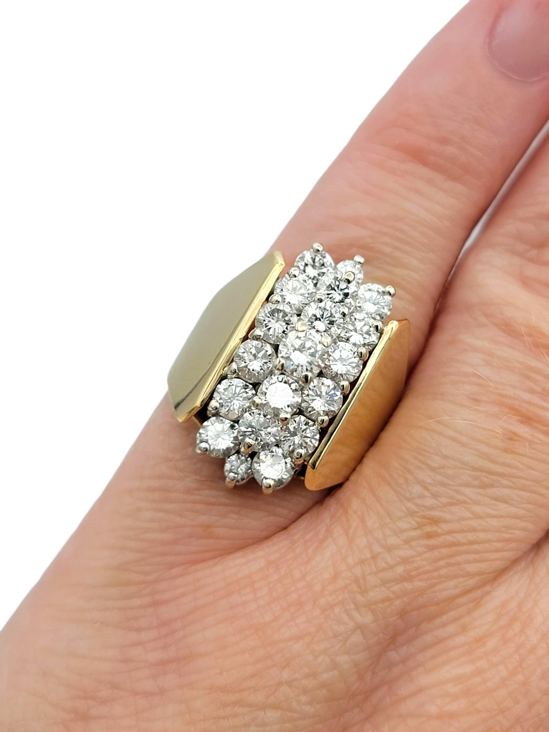 Anello da cocktail con gambo largo e cluster verticale di diamanti Schiller in oro 14 carati in vendita 3