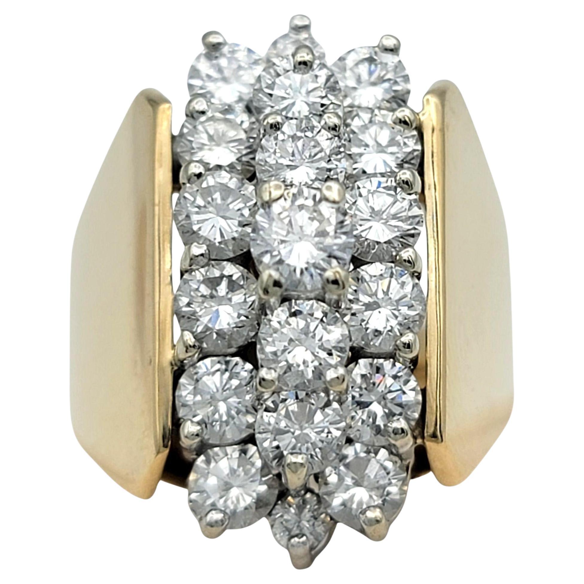 Anello da cocktail con gambo largo e cluster verticale di diamanti Schiller in oro 14 carati in vendita